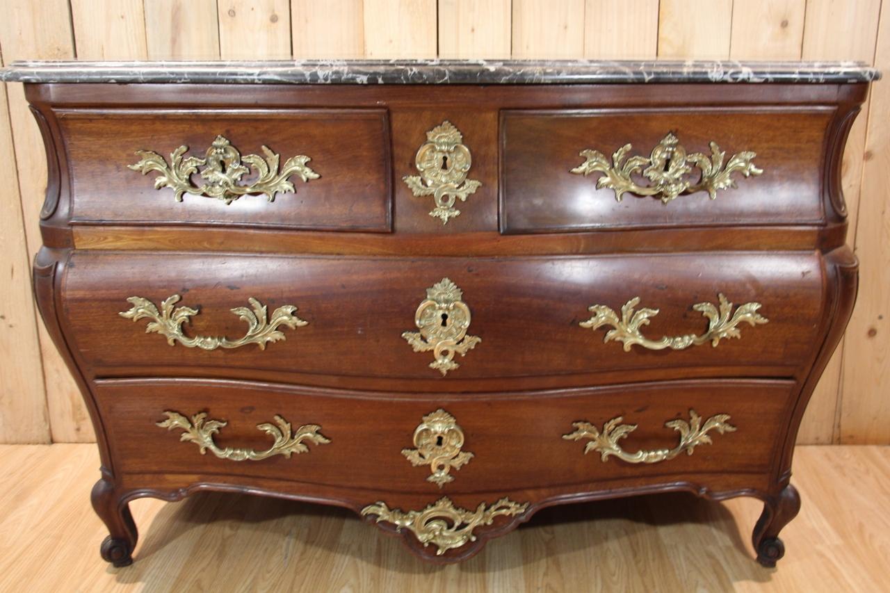 solid mahogany chest of drawers, port work, Regency period, curved on all sides with its original marble in good condition, no key, missing the lock on the bottom drawer