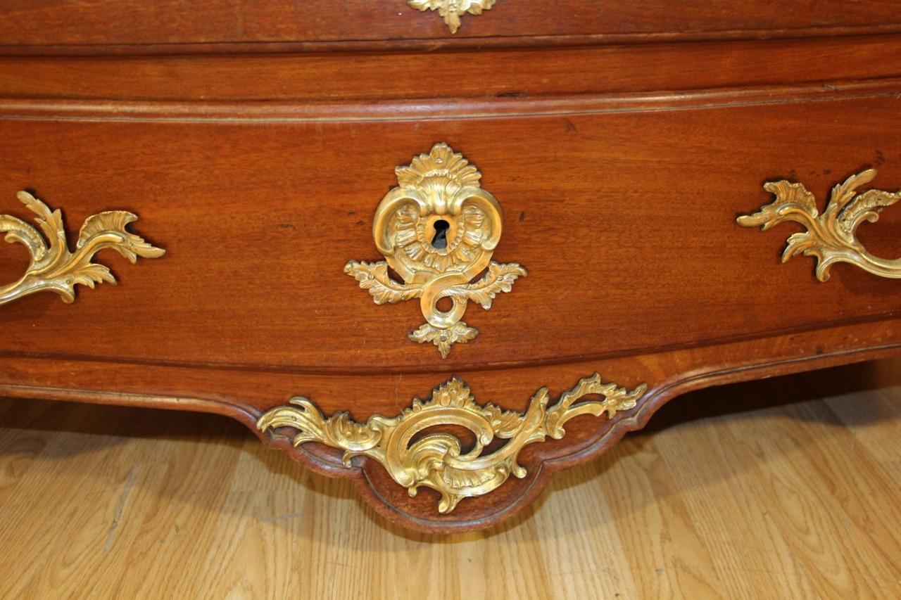 XVIIIe siècle Early 18th Century Chest Of Drawers, Port Work en vente