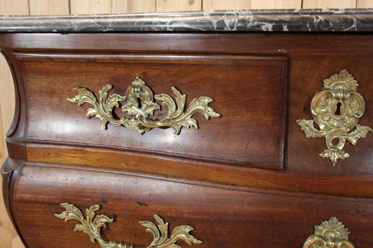 Early 18th Century Chest Of Drawers, Port Work en vente 1