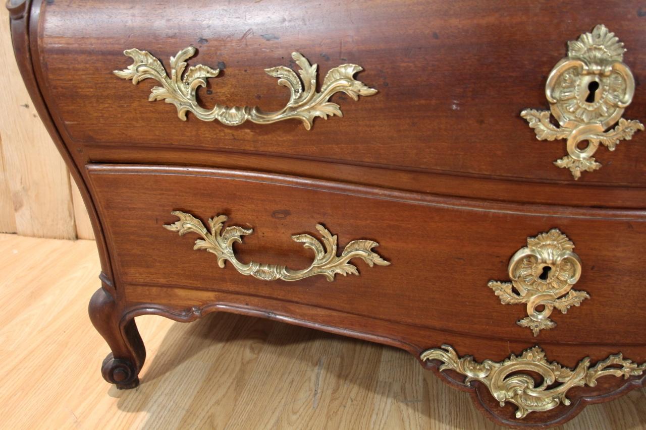Early 18th Century Chest Of Drawers, Port Work en vente 2