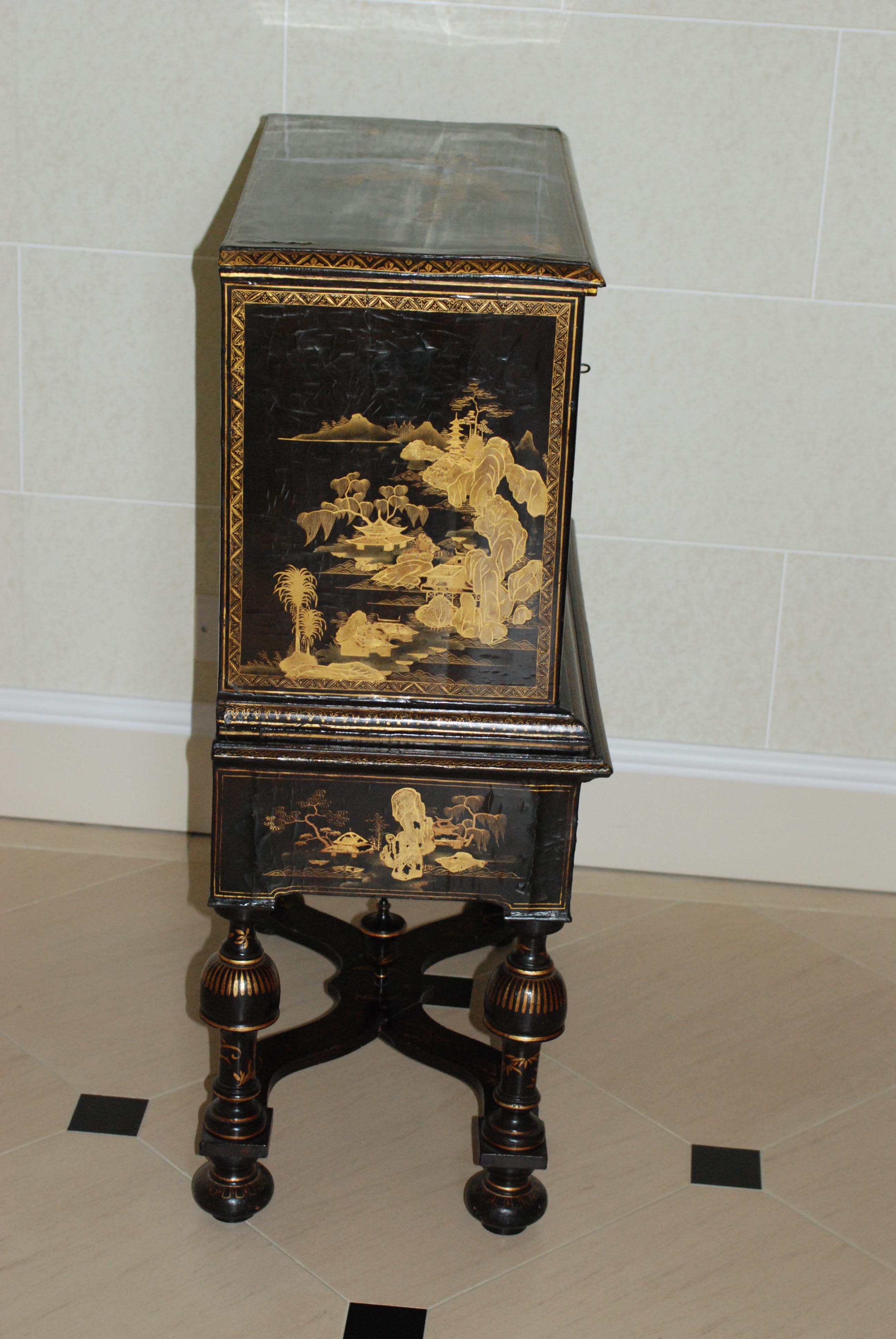 Early 18th Century Chinese Chest on Stand In Good Condition For Sale In London, Middlesex