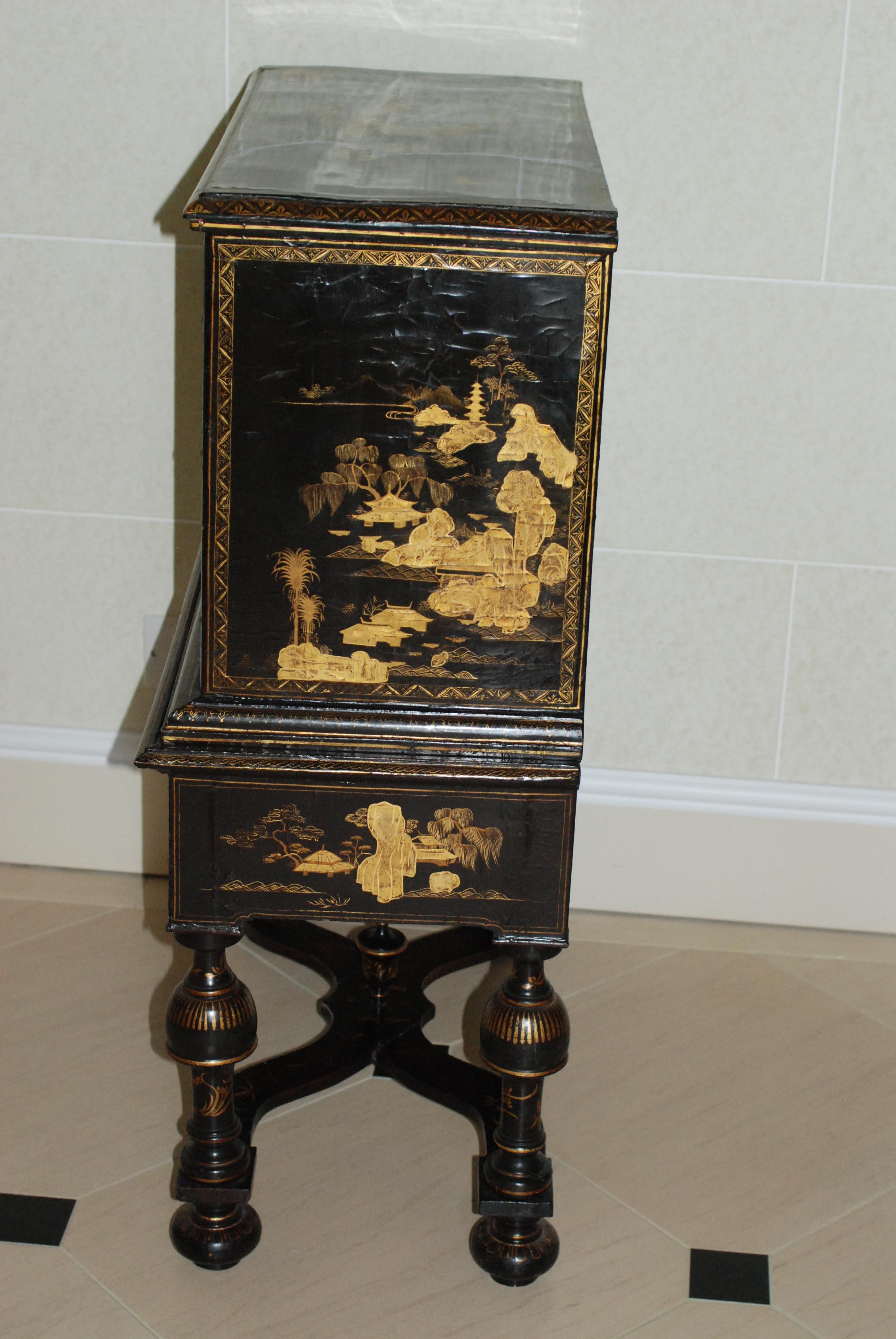Lacquer Early 18th Century Chinese Chest on Stand For Sale