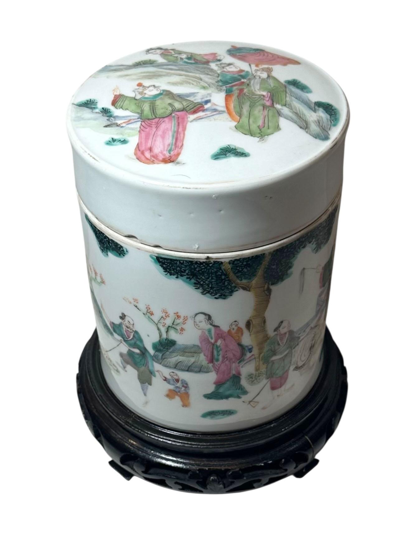 Vaso con pennello in porcellana cinese dell'inizio del XVIII secolo con supporto in vendita 4