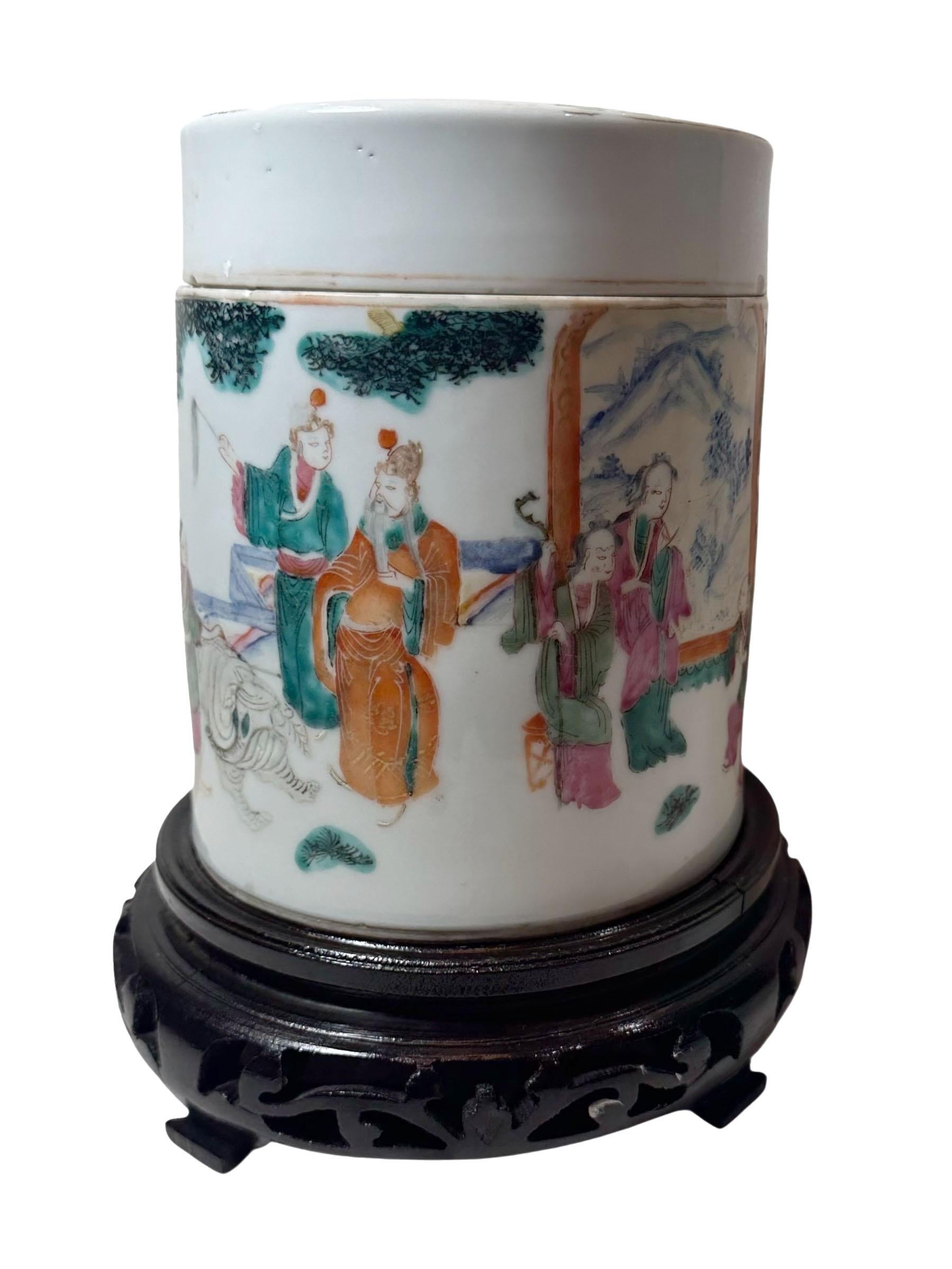 Cinese Vaso con pennello in porcellana cinese dell'inizio del XVIII secolo con supporto in vendita