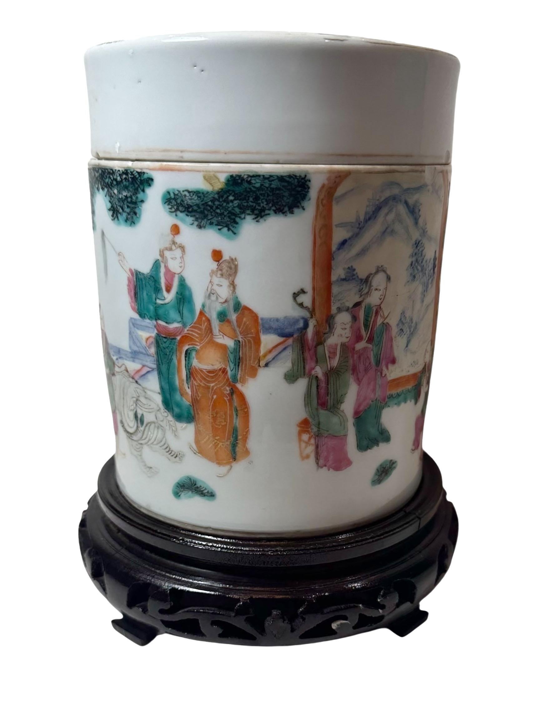 Inizio XVIII secolo Vaso con pennello in porcellana cinese dell'inizio del XVIII secolo con supporto in vendita