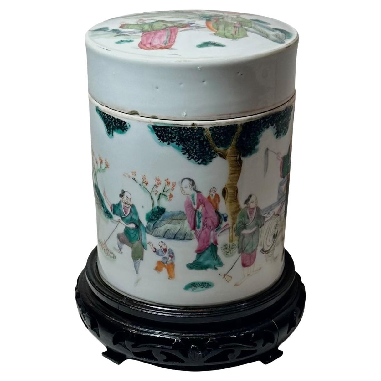 Vaso con pennello in porcellana cinese dell'inizio del XVIII secolo con supporto in vendita
