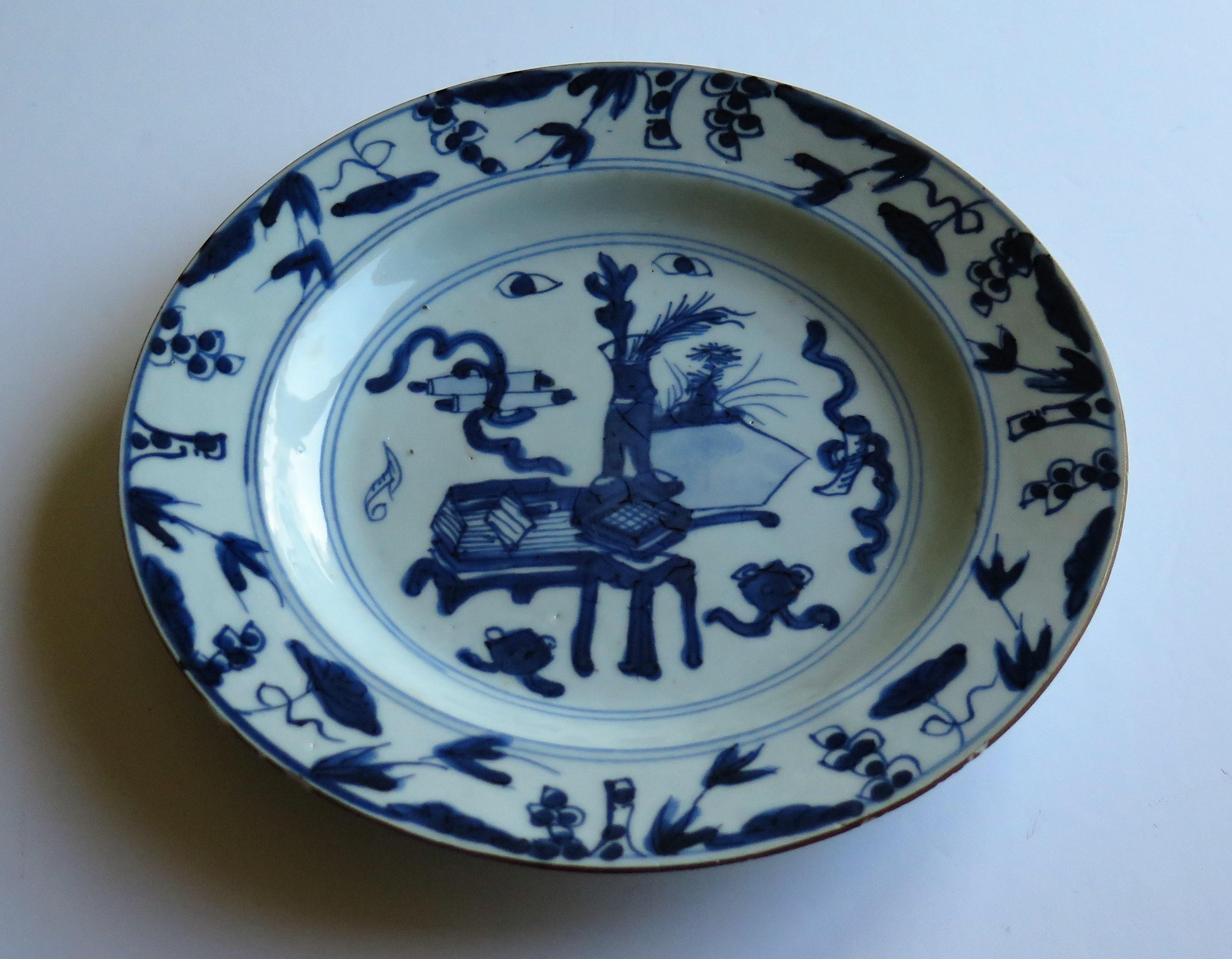 Early 18th Century Chinese Porcelain Plate Blue and White, Qing circa 1730 In Good Condition In Lincoln, Lincolnshire