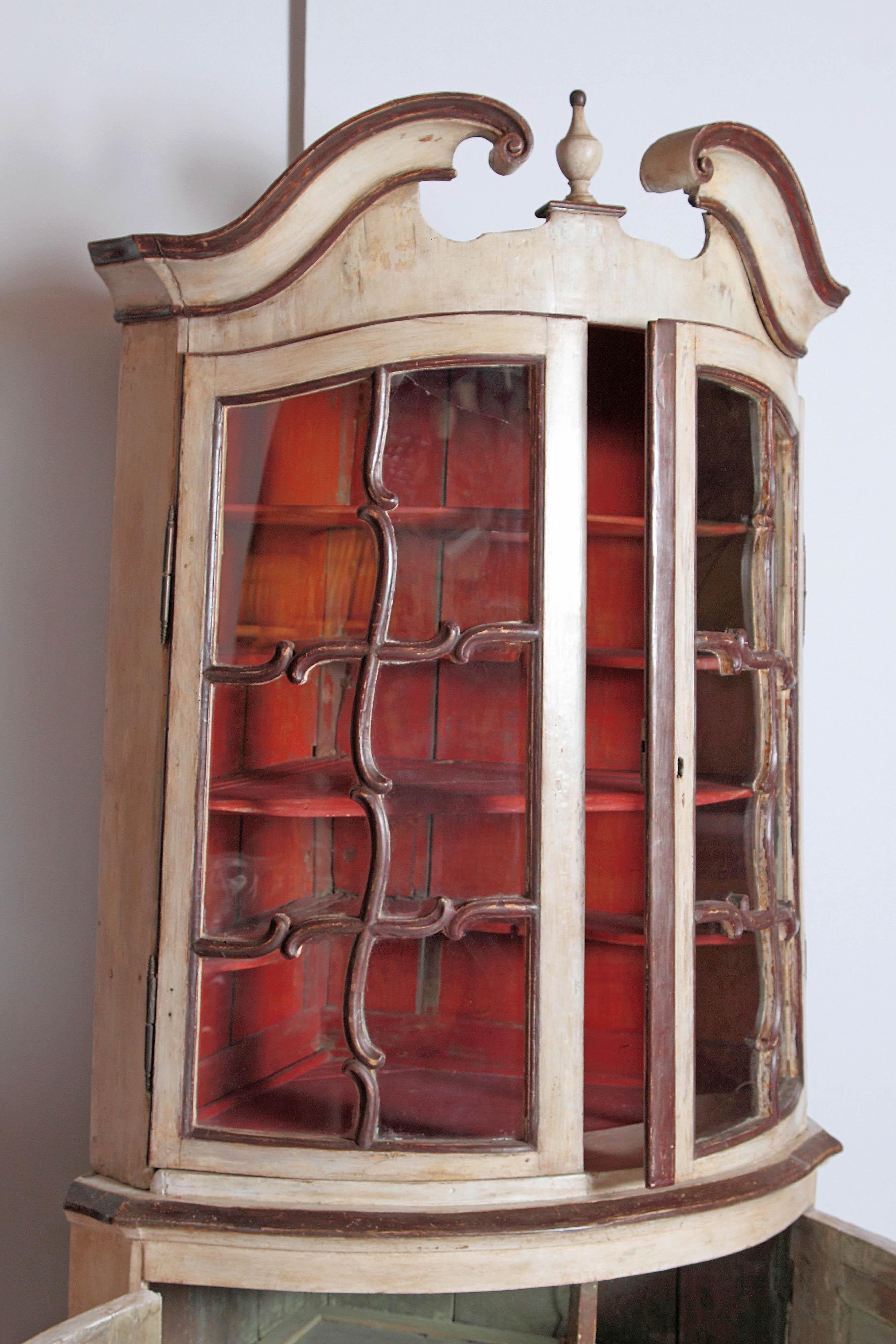 Early 18th Century Continental Corner Cabinet 3