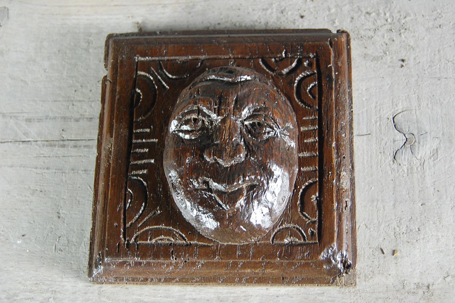 Early 18th Century Continental Face Relief Carving In Fair Condition In Pease pottage, West Sussex