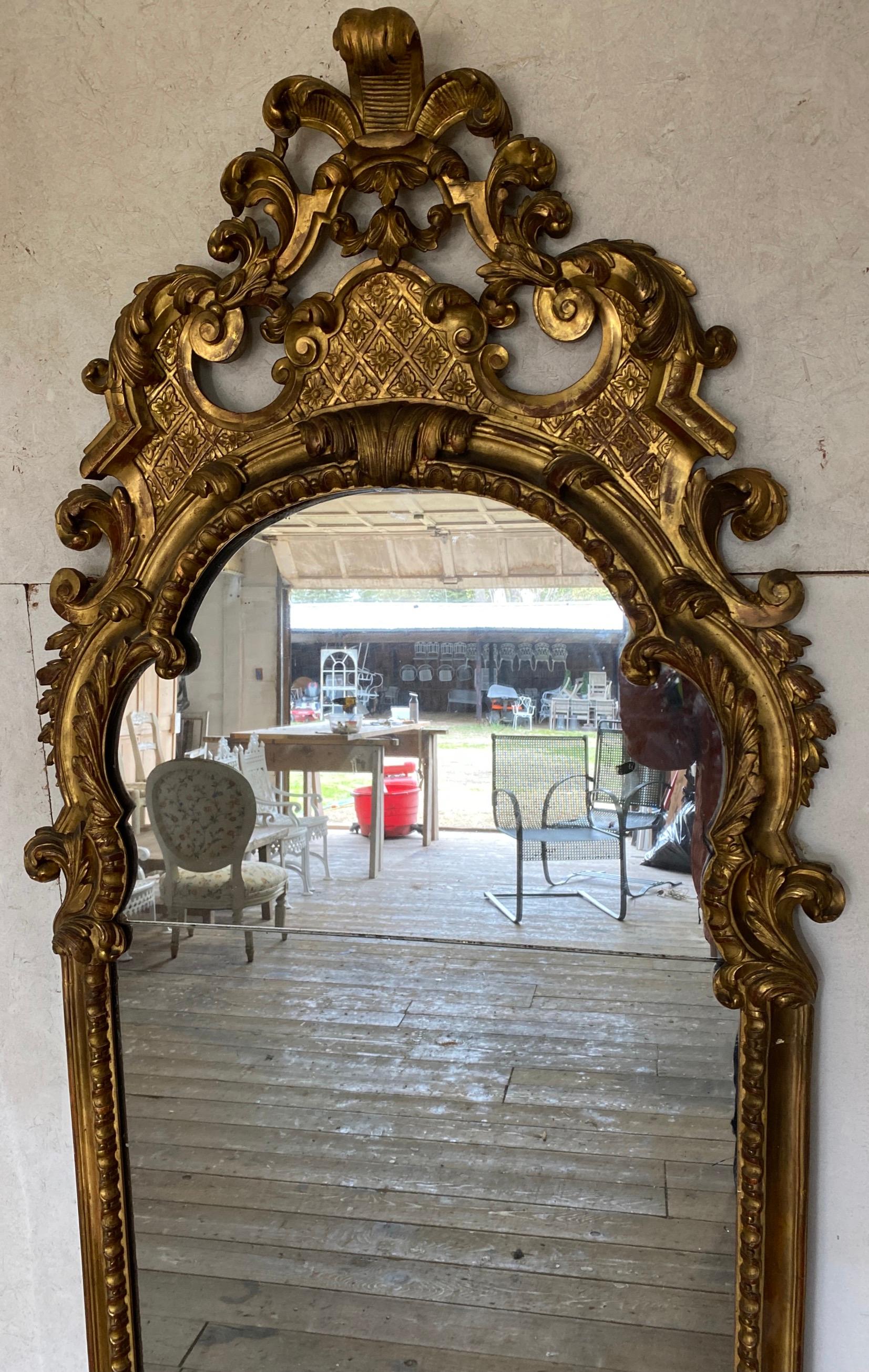 Hand-Crafted Early 18th Century Continental Giltwood Pier Louis XIV Style Baroque Mirror