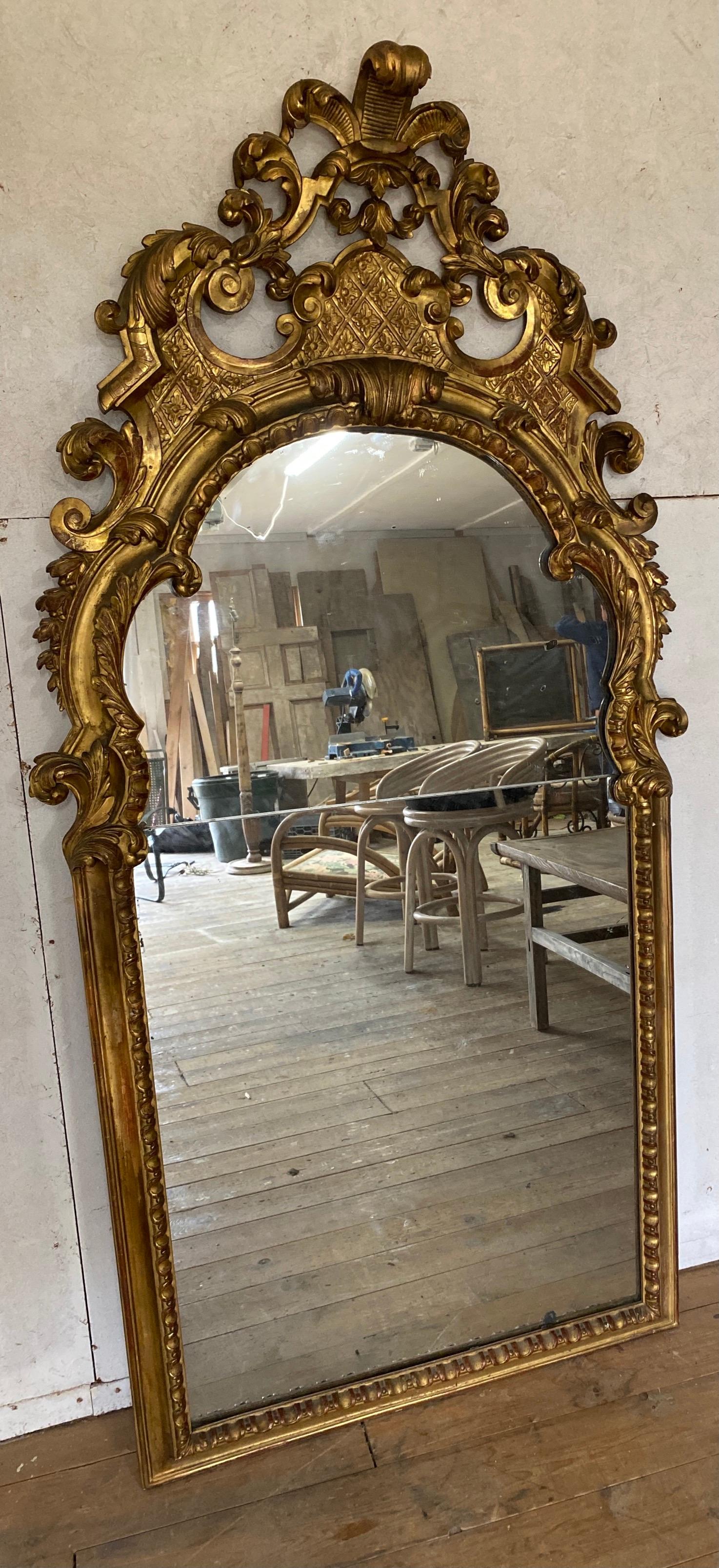 Early 18th Century Continental Giltwood Pier Louis XIV Style Baroque Mirror In Good Condition In Sheffield, MA