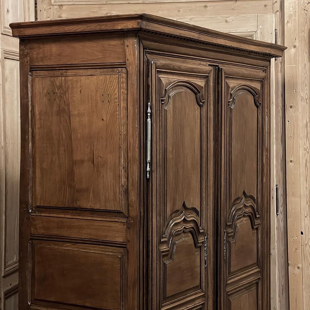 Early 18th Century Country French Louis XIII Armoire For Sale 5