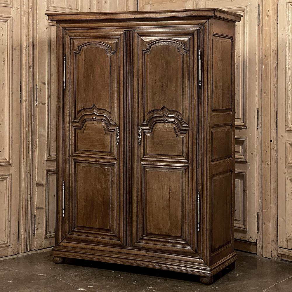 Hand-Carved Early 18th Century Country French Louis XIII Armoire For Sale