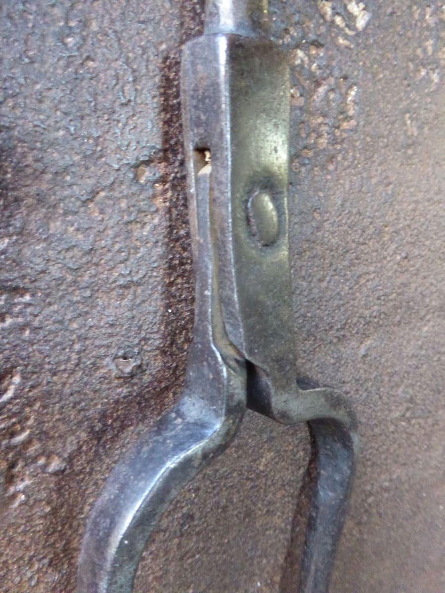 Forged Early 18th Century Dutch Louis XIV Period Fireplace Shovel For Sale