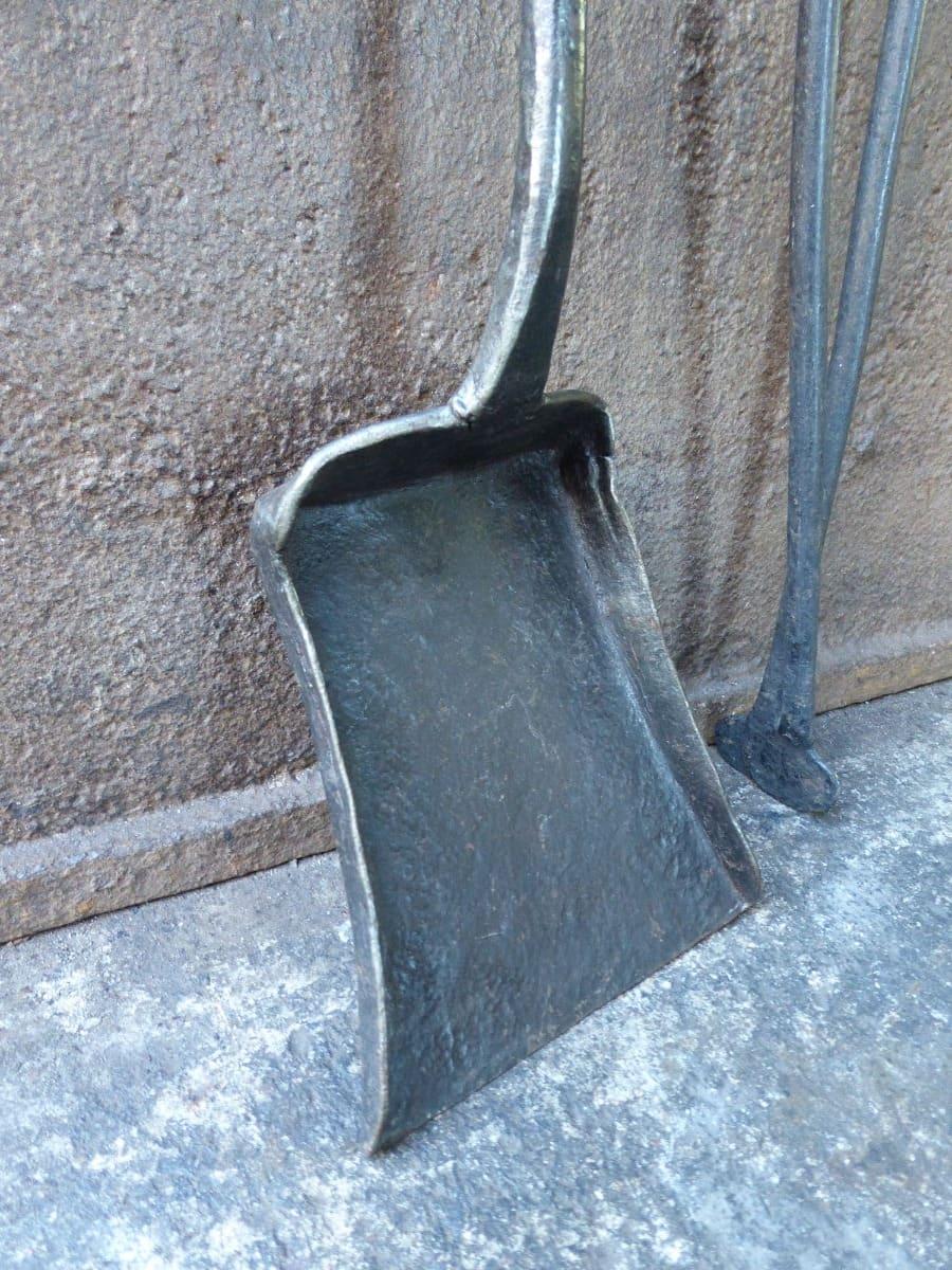 Wrought Iron Early 18th Century Dutch Louis XIV Period Fireplace Shovel For Sale