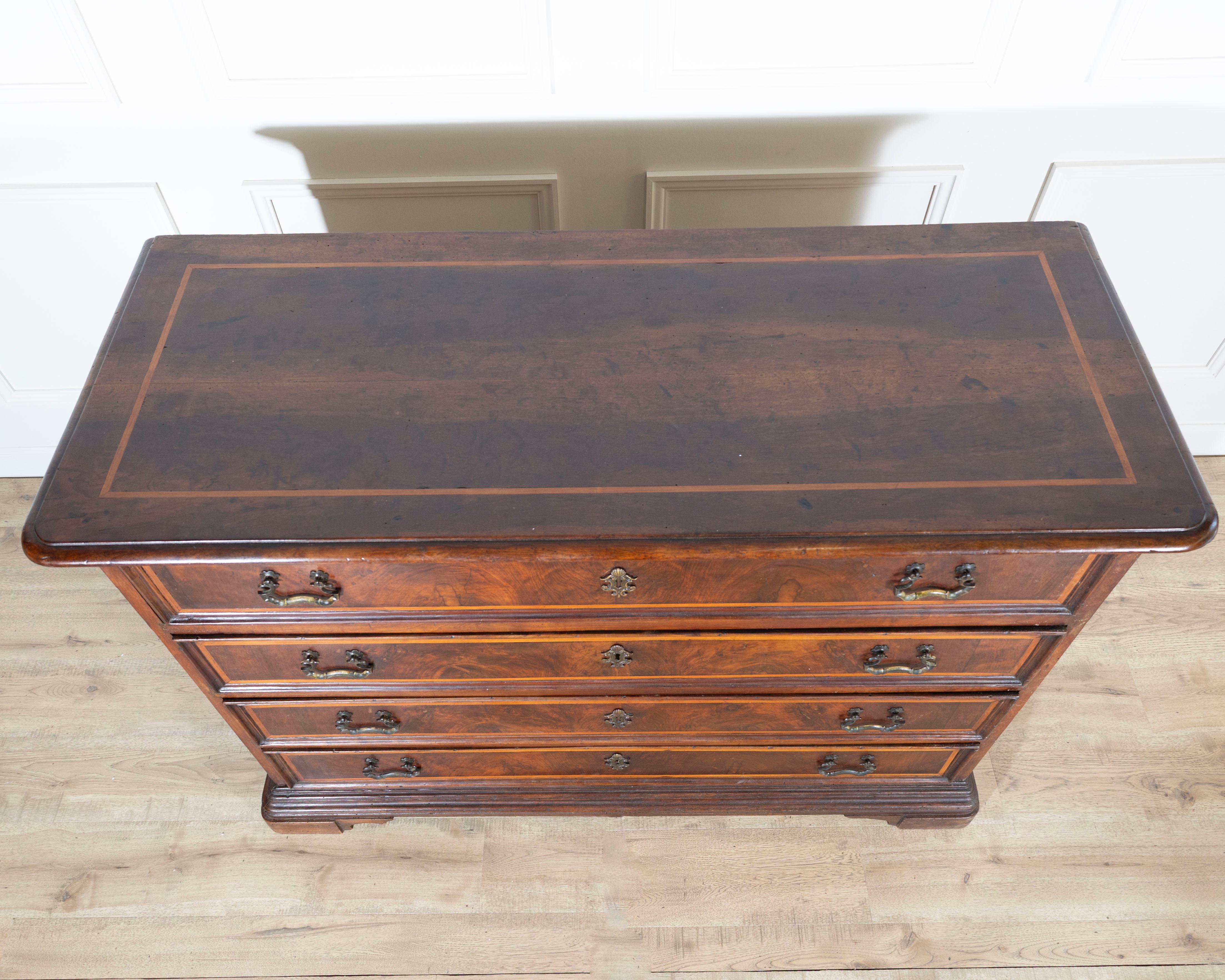 Italian Early 18th-Century Emilian Walnut Chest of Drawers with Fruitwood Inlay For Sale