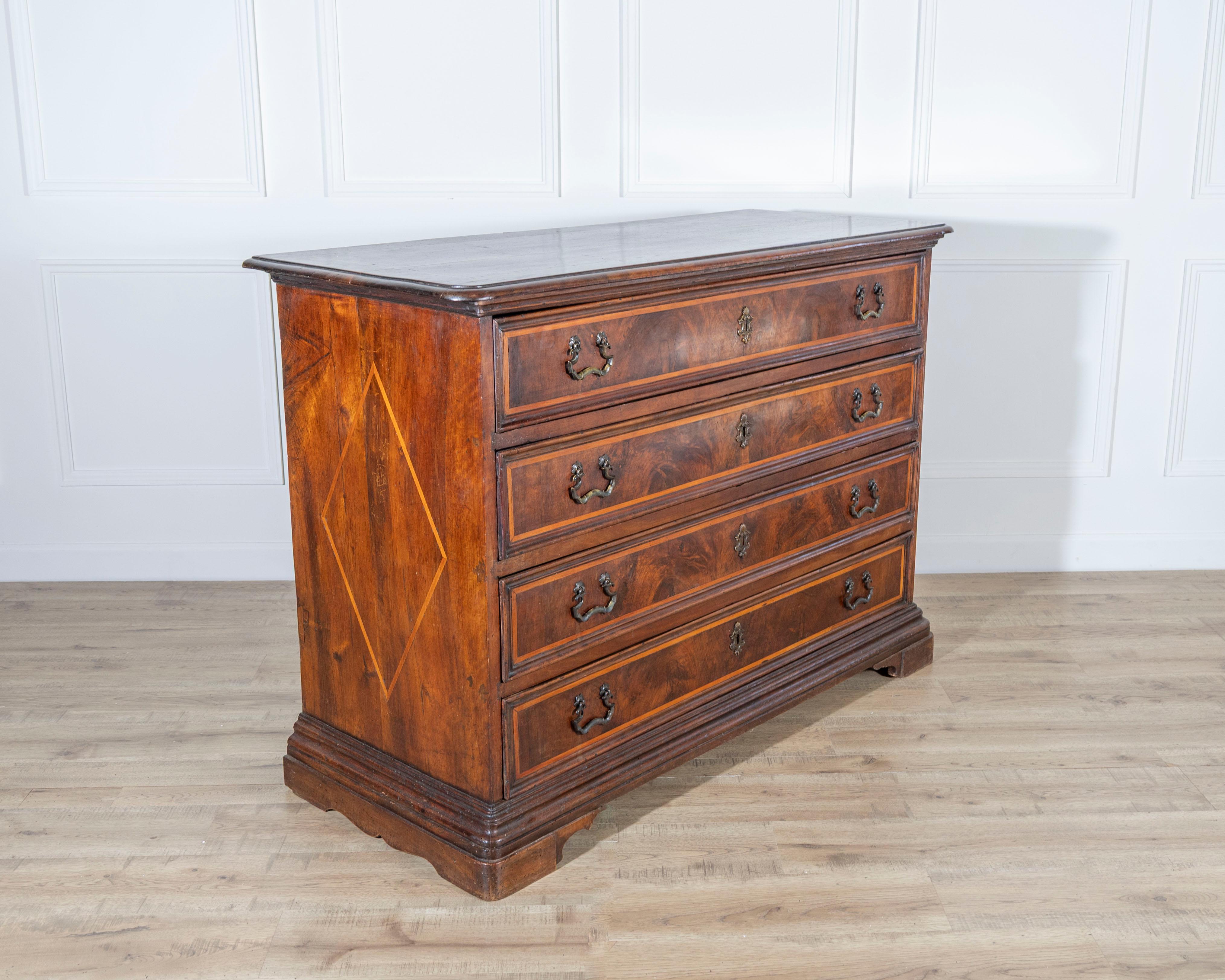 Early 18th-Century Emilian Walnut Chest of Drawers with Fruitwood Inlay In Good Condition For Sale In Atlanta, GA