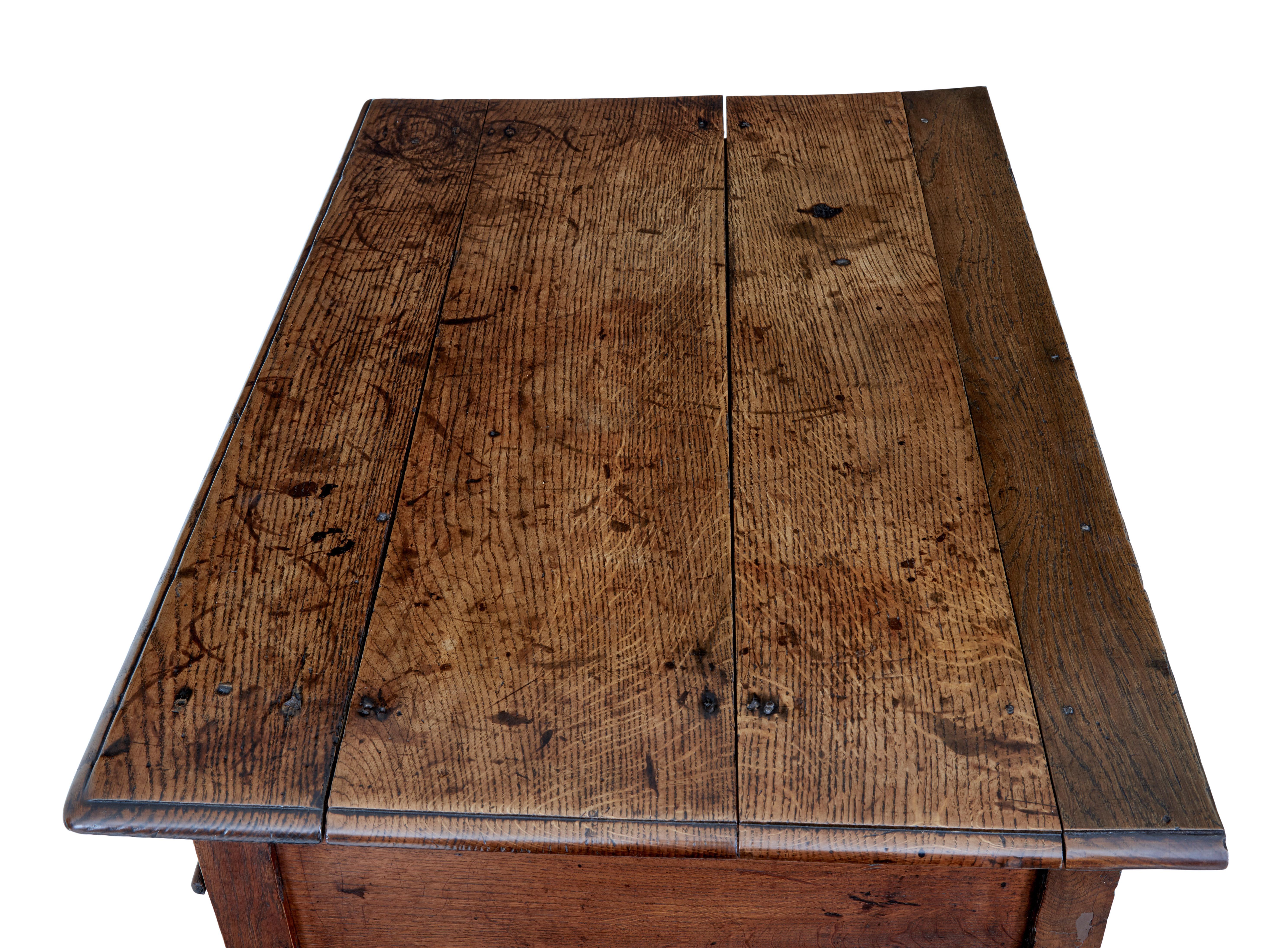 Early 18th century English 2 drawer oak side table In Good Condition In Debenham, Suffolk