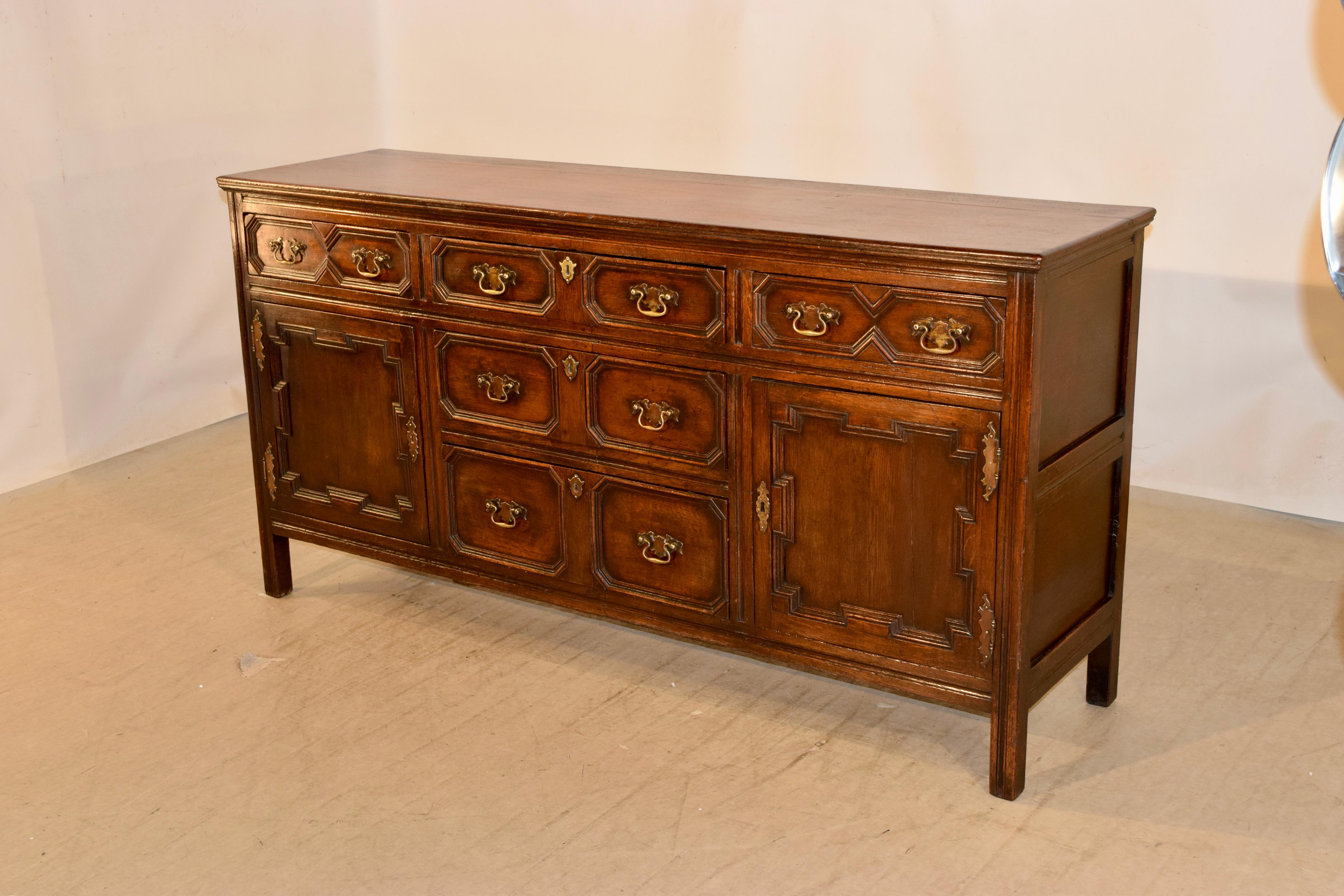 Early 18th Century English Dresser Base In Good Condition In High Point, NC