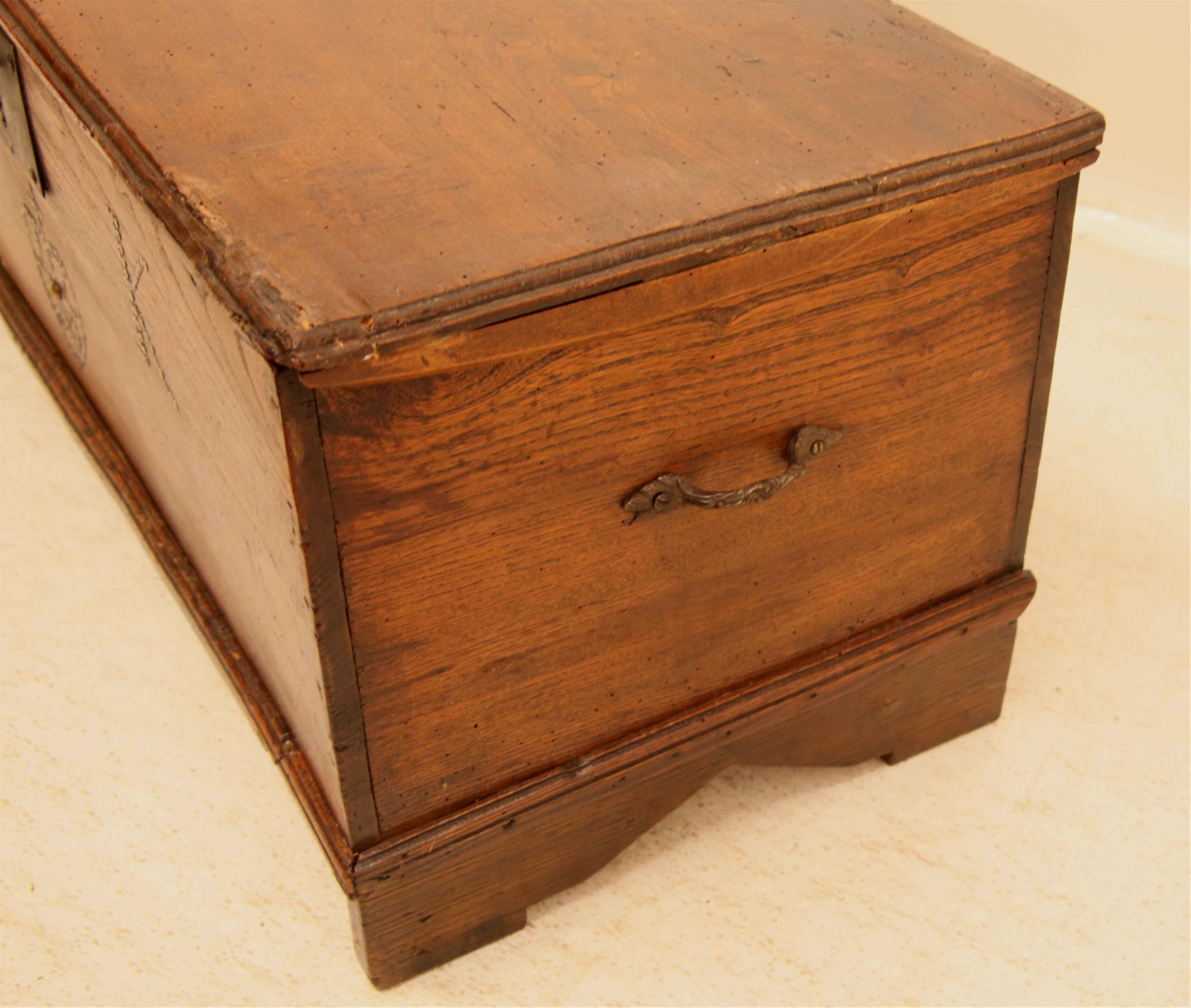 Early 18th Century English Elm Coffer In Good Condition For Sale In Wilson, NC