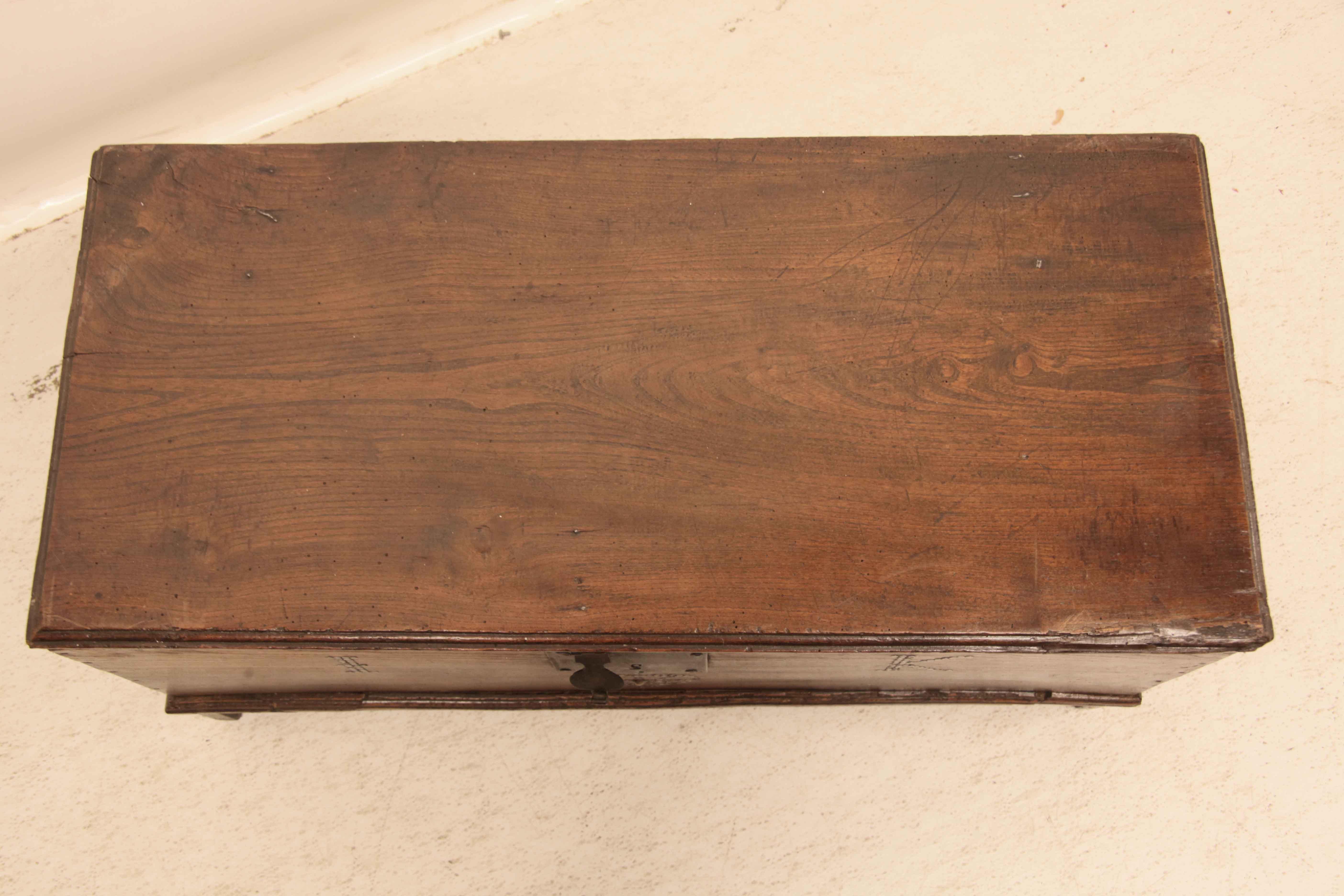 Early 18th Century English Elm Coffer For Sale 1