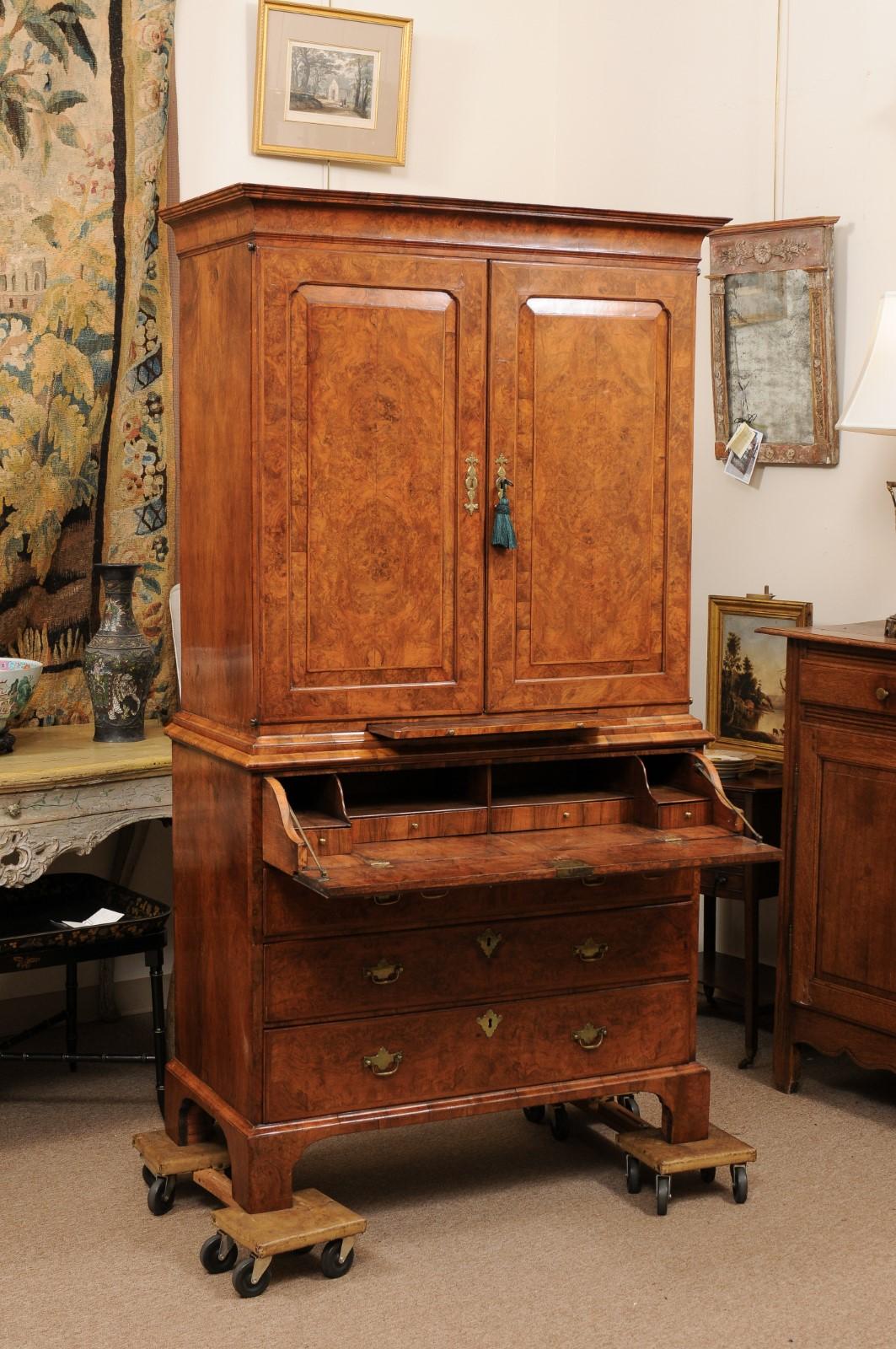 Early 18th Century English George I Burled Walnut Secretary Bookcase / Chest  In Good Condition For Sale In Atlanta, GA