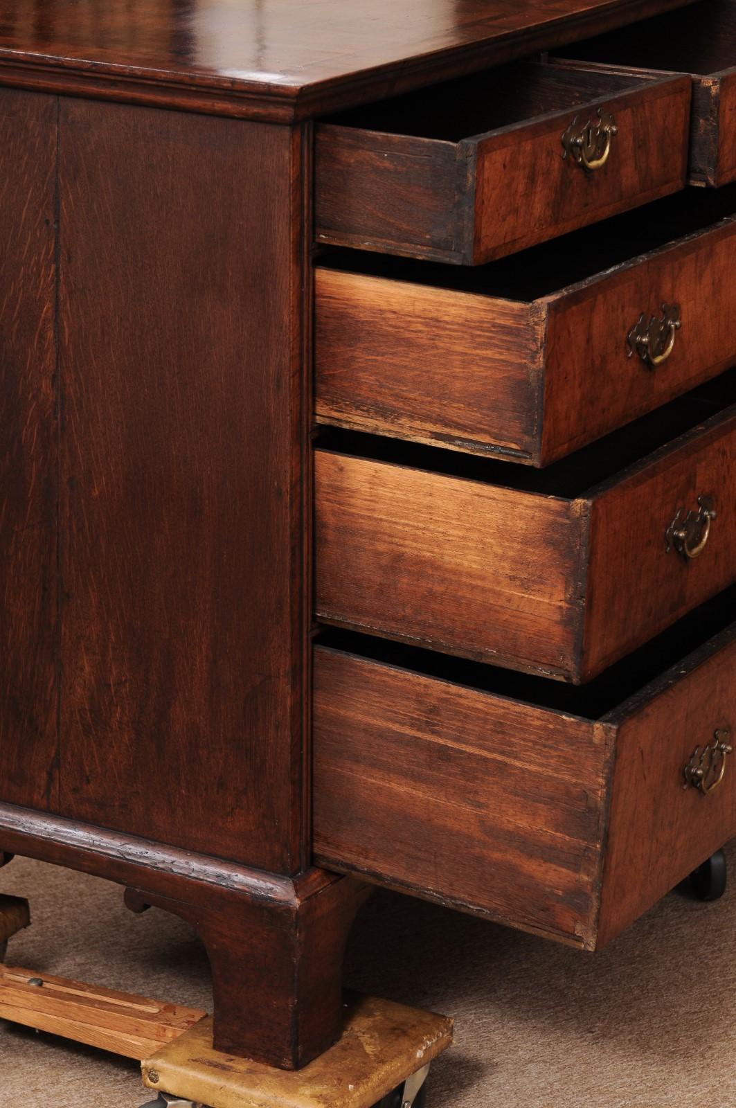 Frühes 18. Jahrhundert Englisch George II Nussbaum Kommode mit 5 Schubladen und Bracket Feet (Walnuss) im Angebot