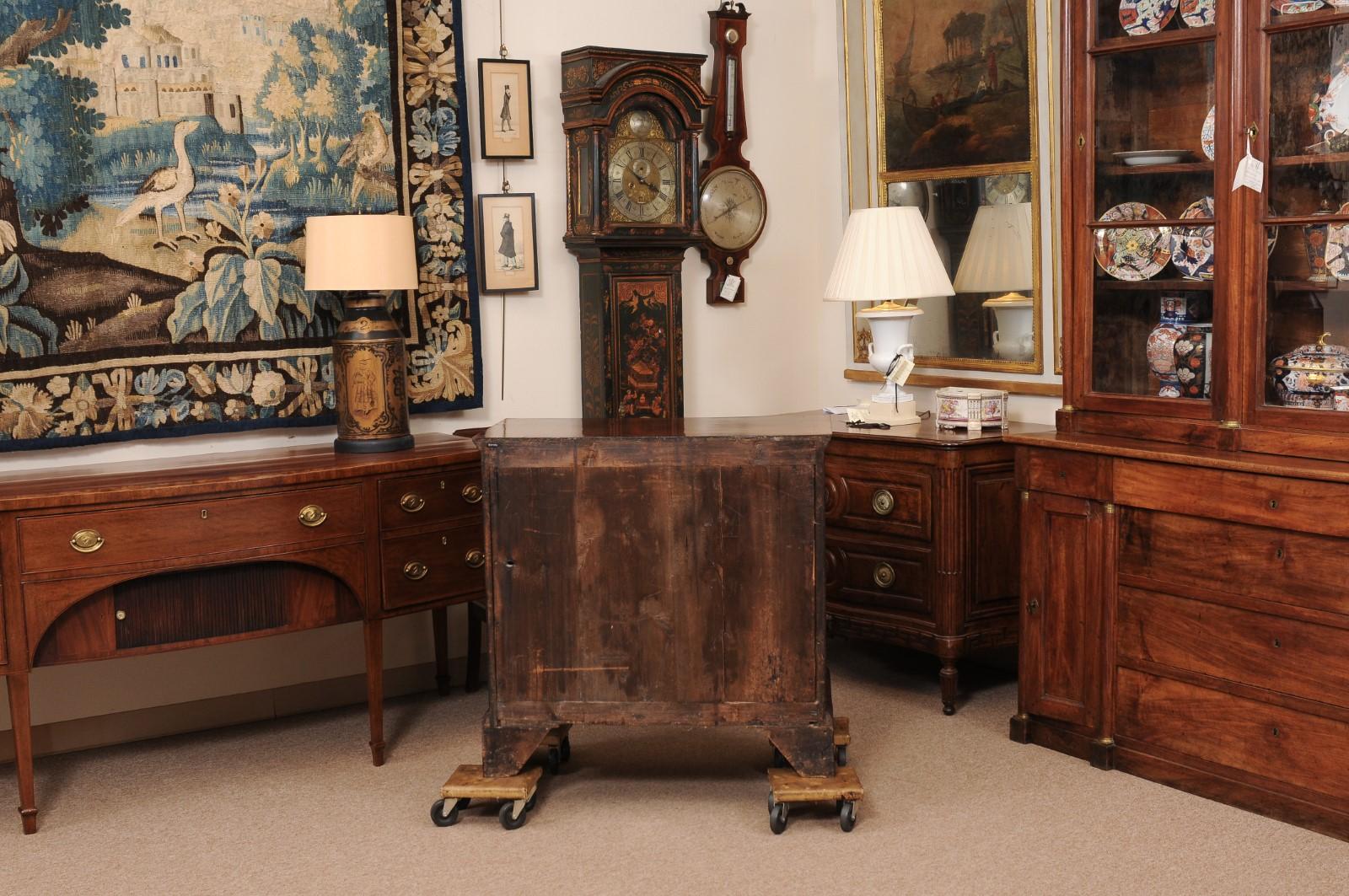 Frühes 18. Jahrhundert Englisch George II Nussbaum Kommode mit 5 Schubladen und Bracket Feet im Angebot 4