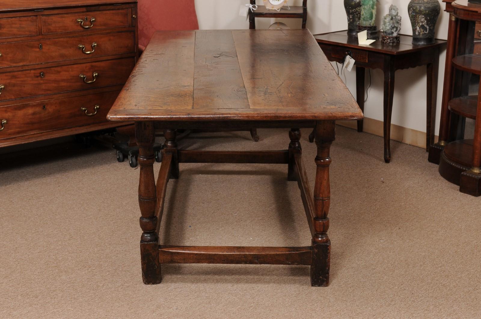  Early 18th Century English Long Oak Hall Table with Carved Frieze, Turned Legs  For Sale 1