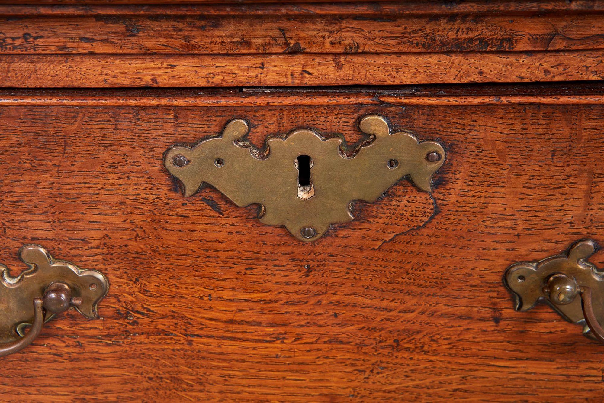 Early 18th Century English Low Dresser For Sale 2