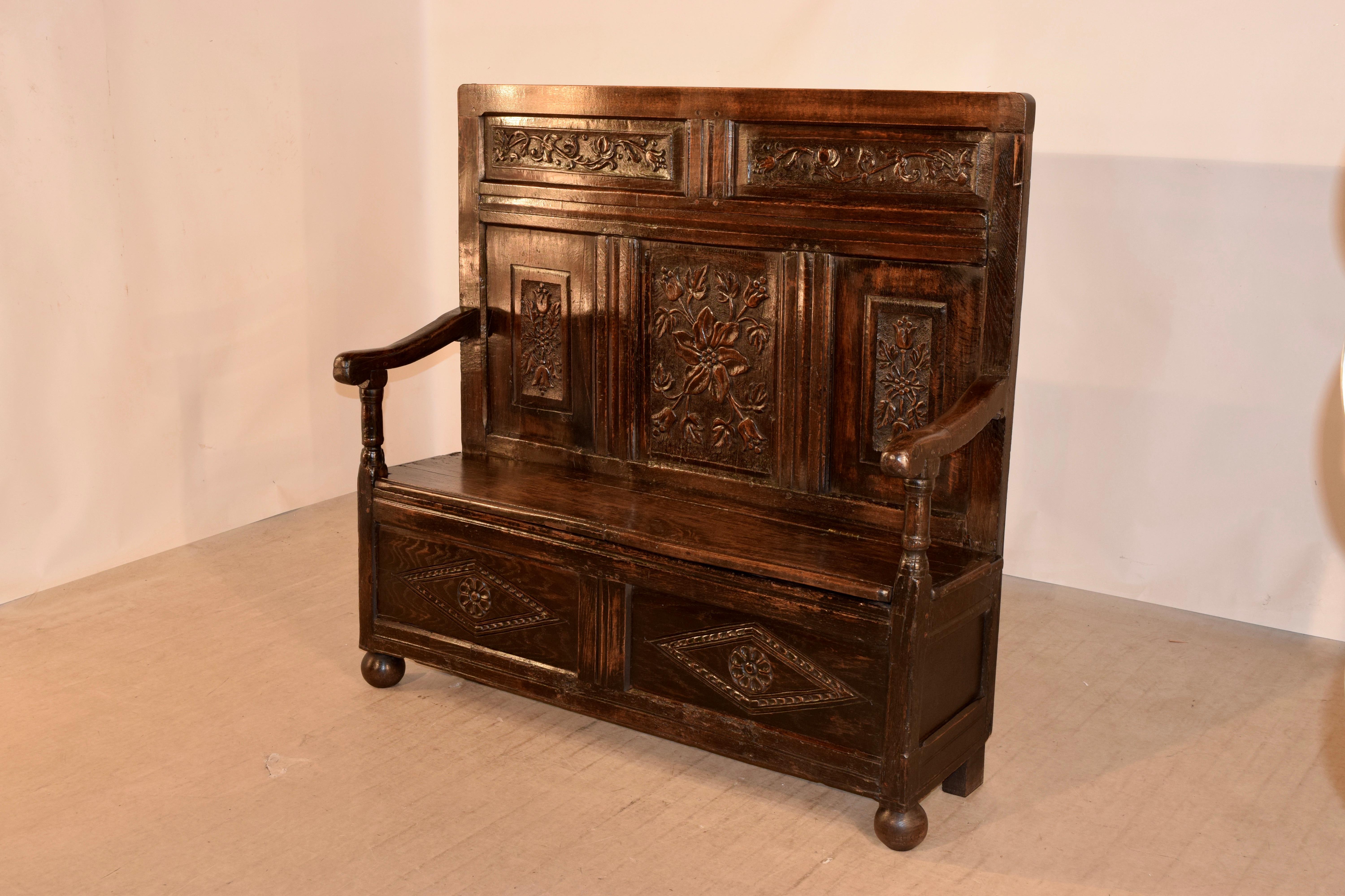 Hand-Carved Early 18th Century English Oak Settle