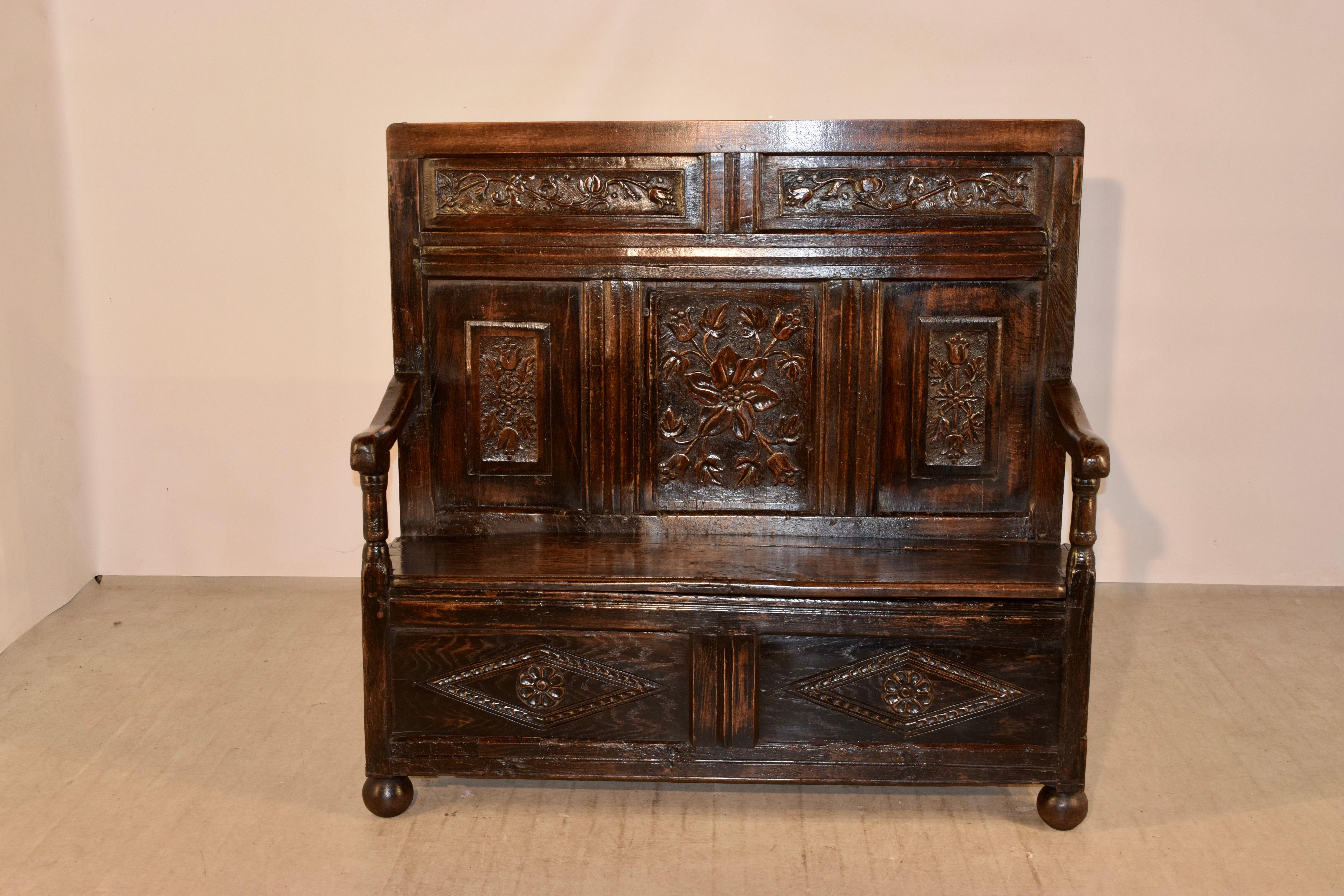 Early 18th Century English Oak Settle In Good Condition In High Point, NC