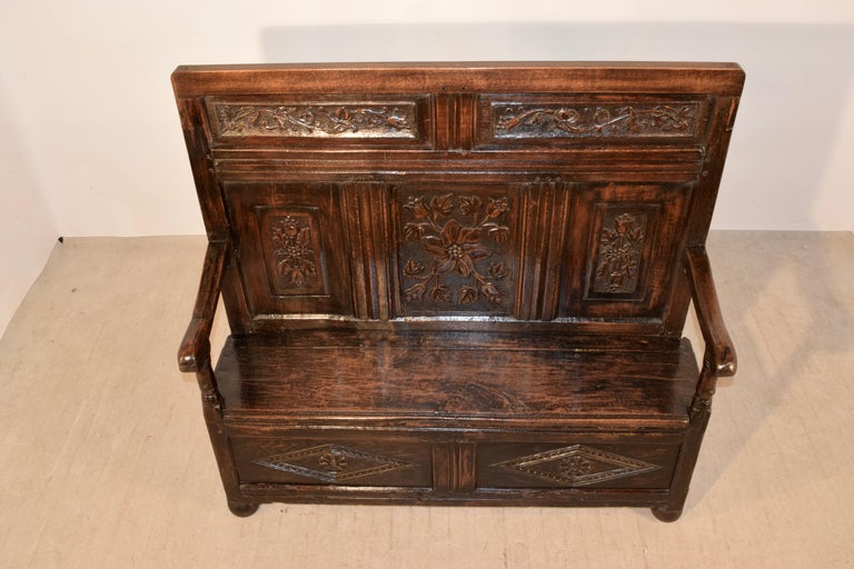 Early 18th Century English Oak Settle For Sale at 1stdibs