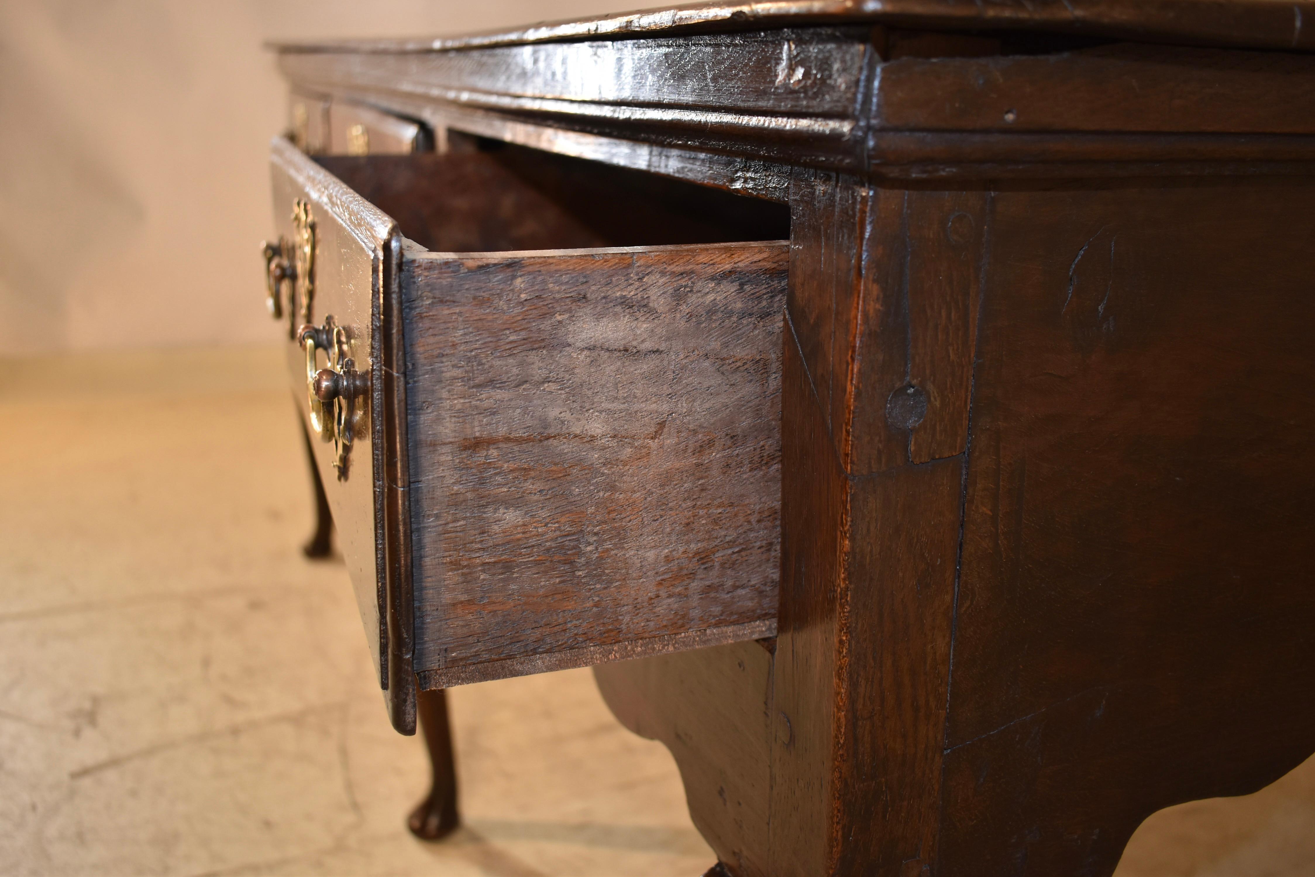 Early 18th Century English Oak Sideboard For Sale 2