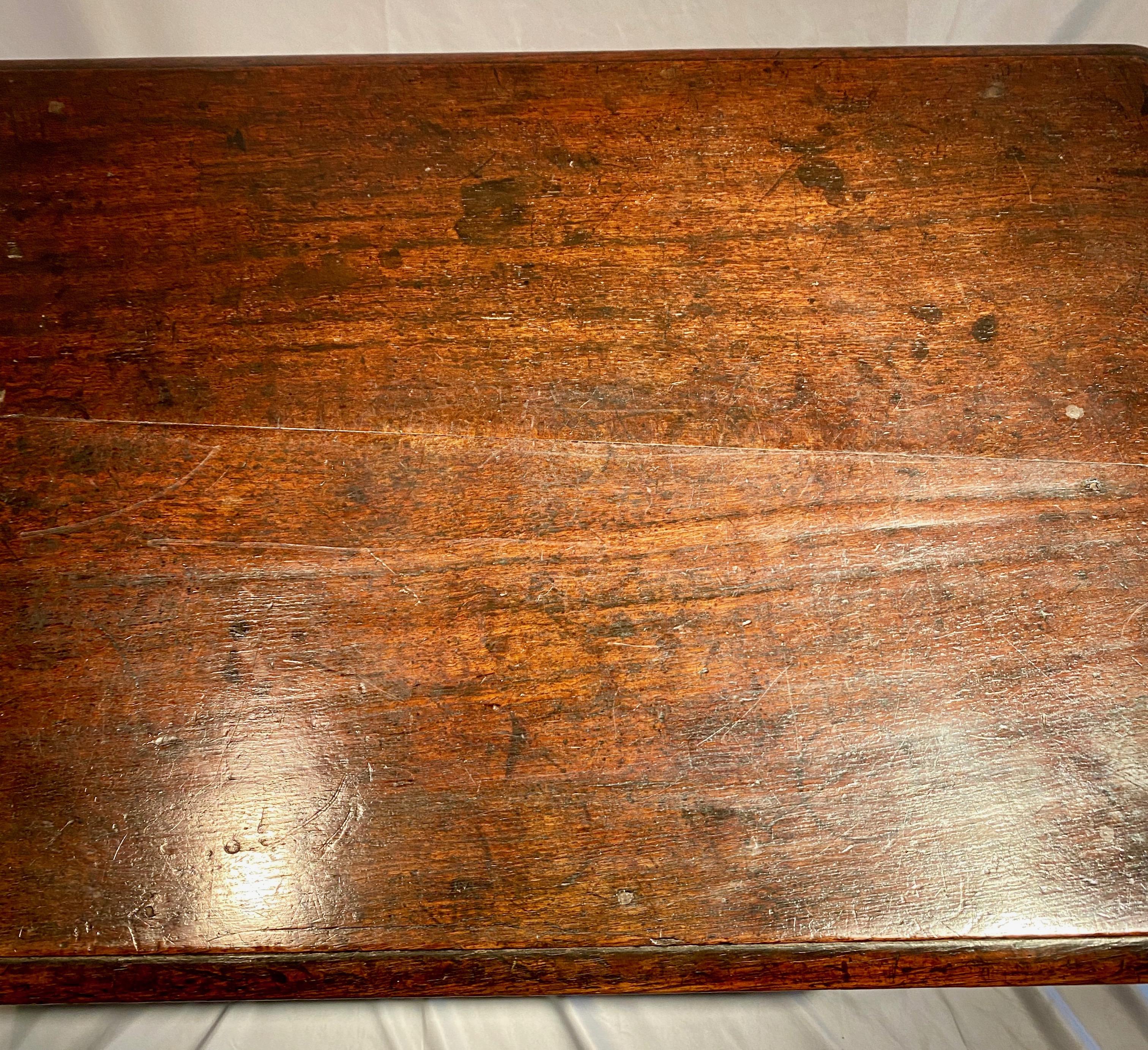 Early 18th Century English Oak Table, circa 1720 In Good Condition For Sale In New Orleans, LA