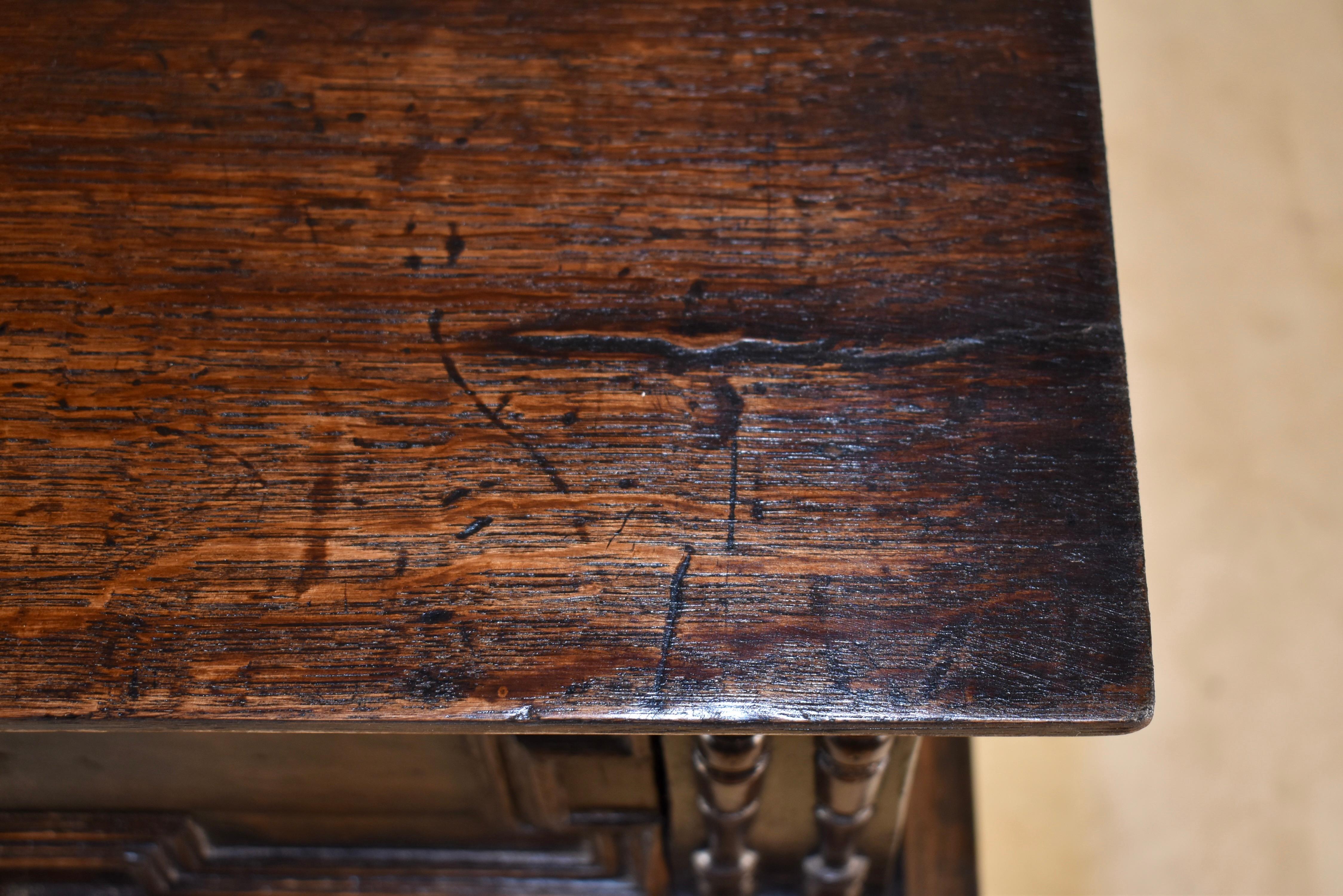 Early 18th Century English Oak Table 5
