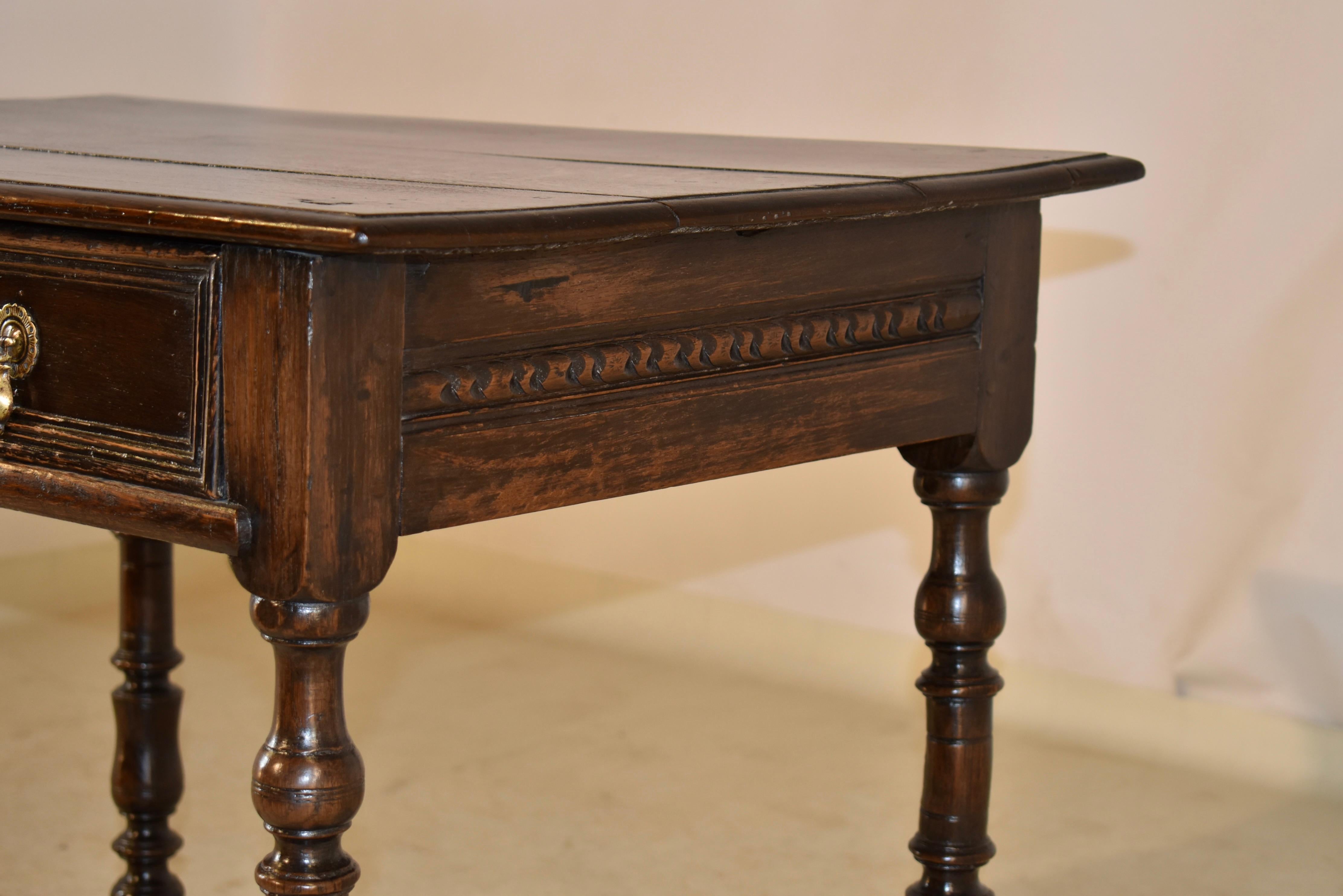 Early 18th Century English Side Table For Sale 2