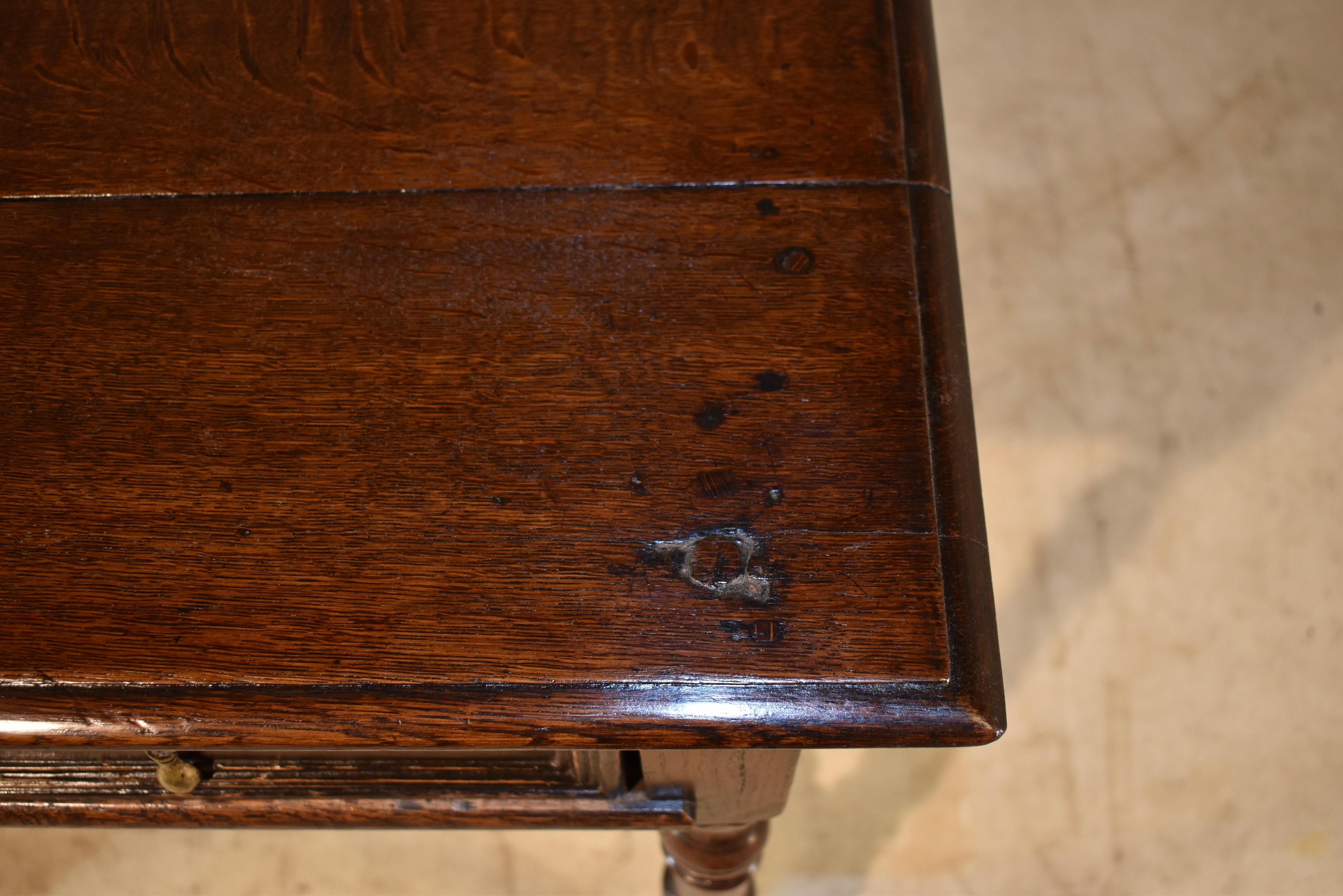 Early 18th Century English Side Table For Sale 4