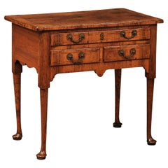 Lowboy in noce inglese dell'inizio del XVIII secolo