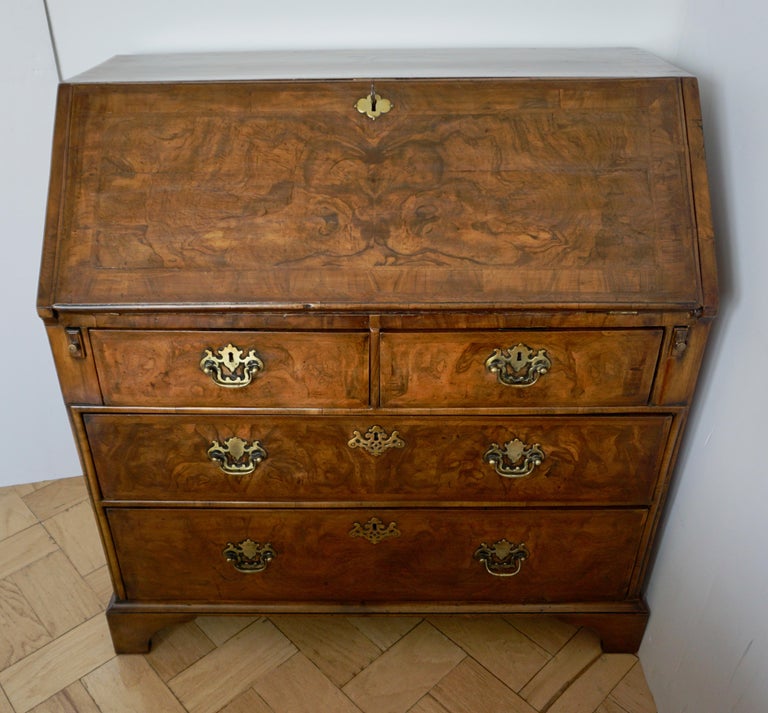 Early 18th Century English Walnut Veneered Stepped Interior Georgian Bureau Desk For Sale 5