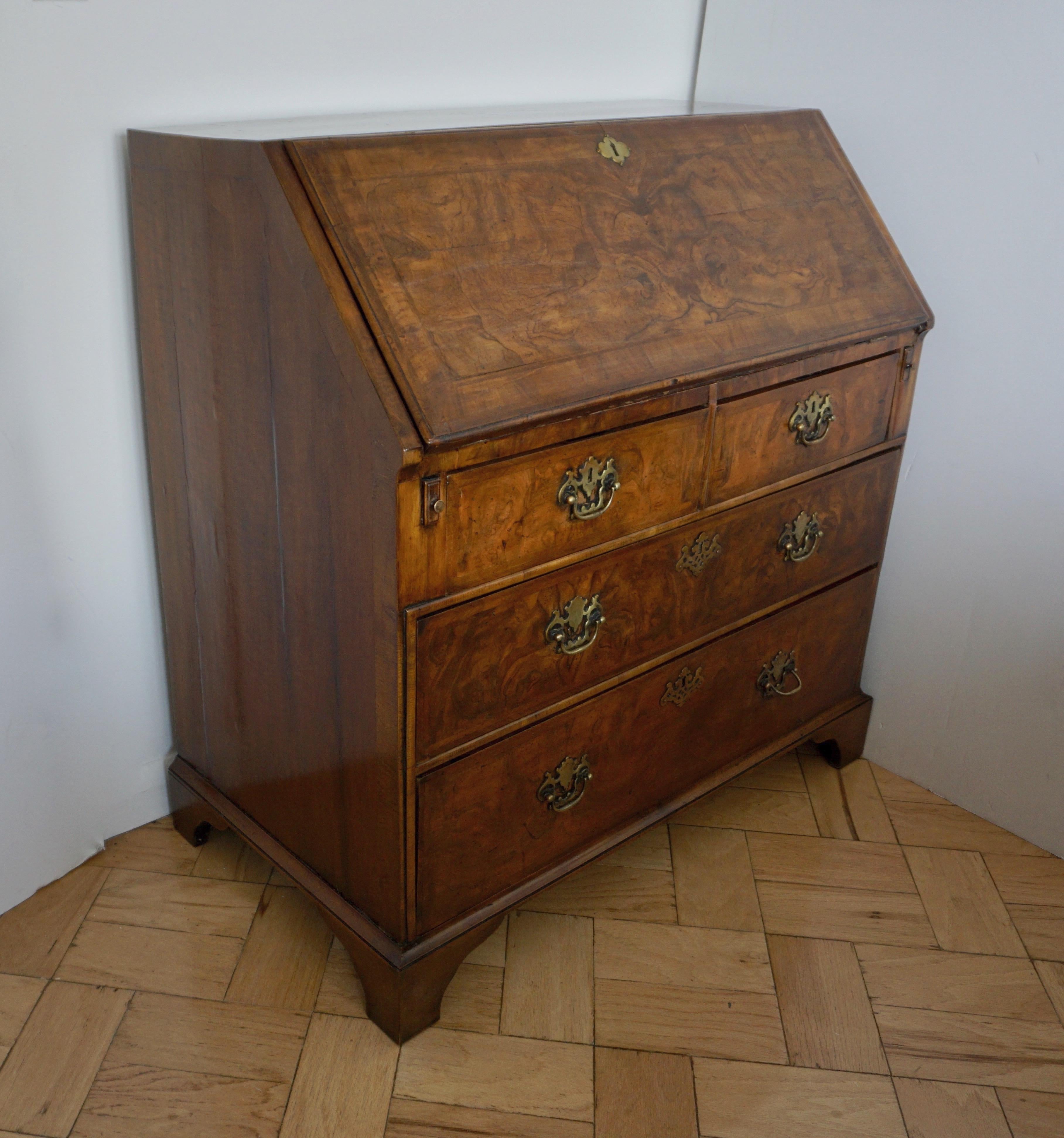 Early 18th Century English Walnut Veneered Stepped Interior Georgian Bureau Desk For Sale 12