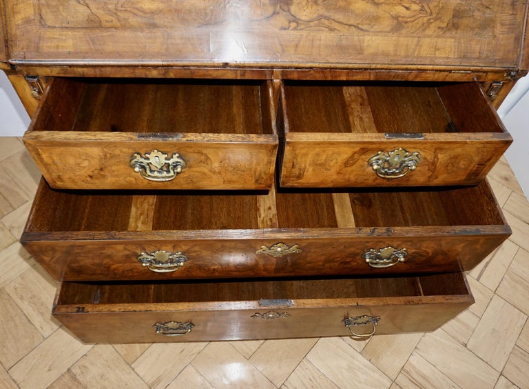 Burl Early 18th Century English Walnut Veneered Stepped Interior Georgian Bureau Desk For Sale