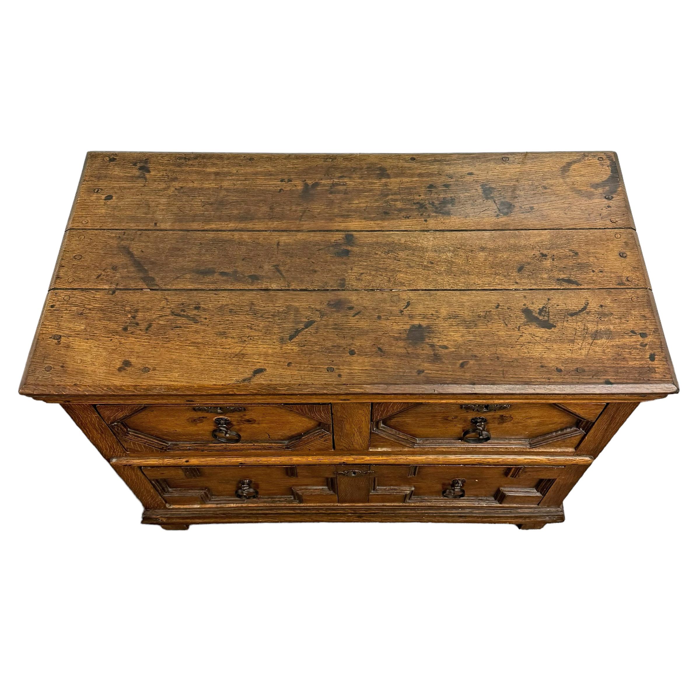 Oak Early 18th Century English William and Mary Chest of Drawers For Sale