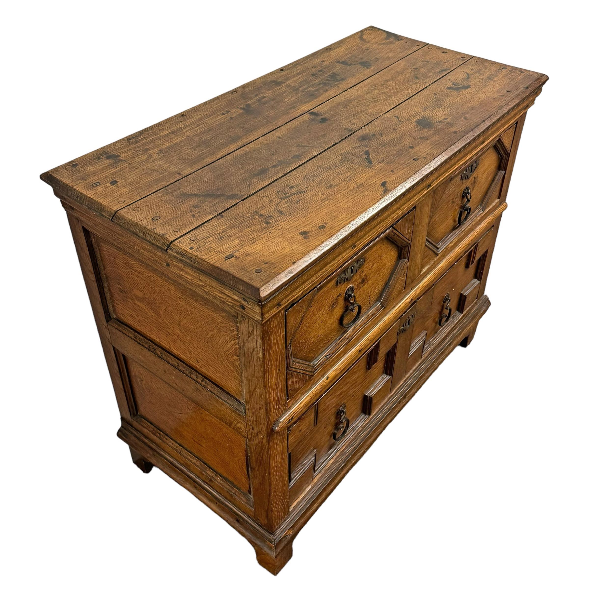 Early 18th Century English William and Mary Chest of Drawers For Sale 1