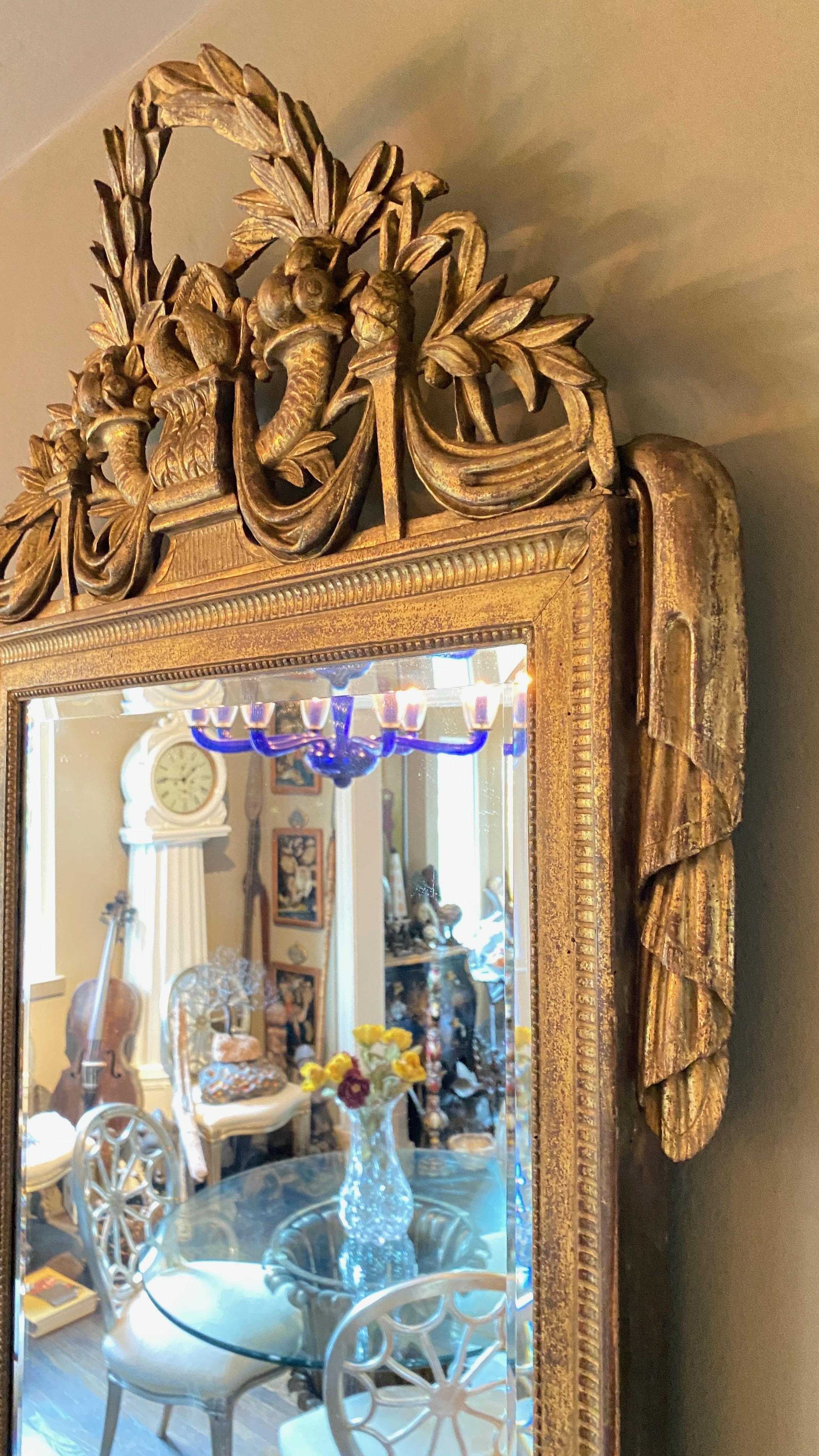 Early 18th Century French Carved and Gilded Baroque Mirror For Sale 2