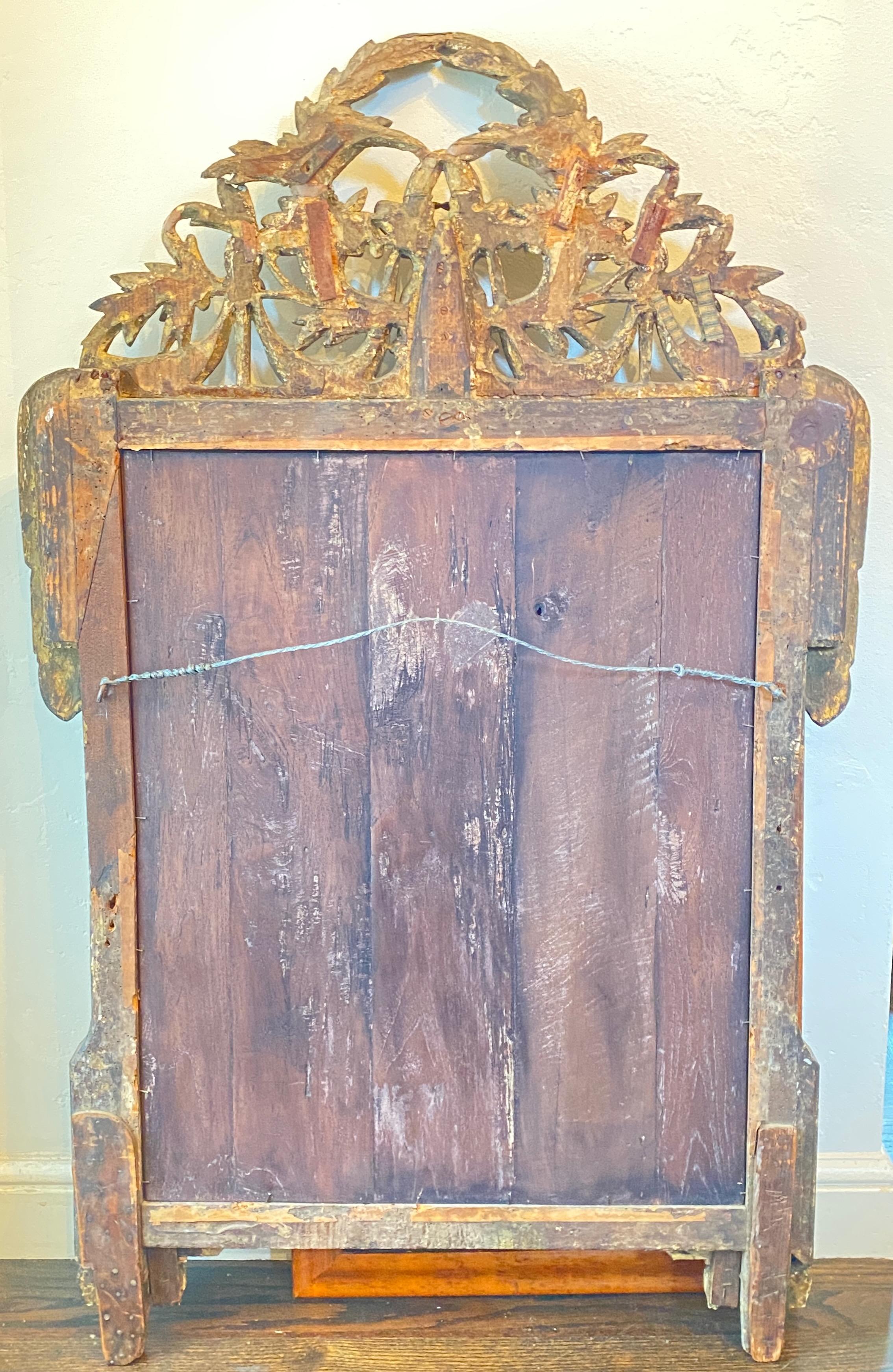 Early 18th Century French Carved and Gilded Baroque Mirror For Sale 3