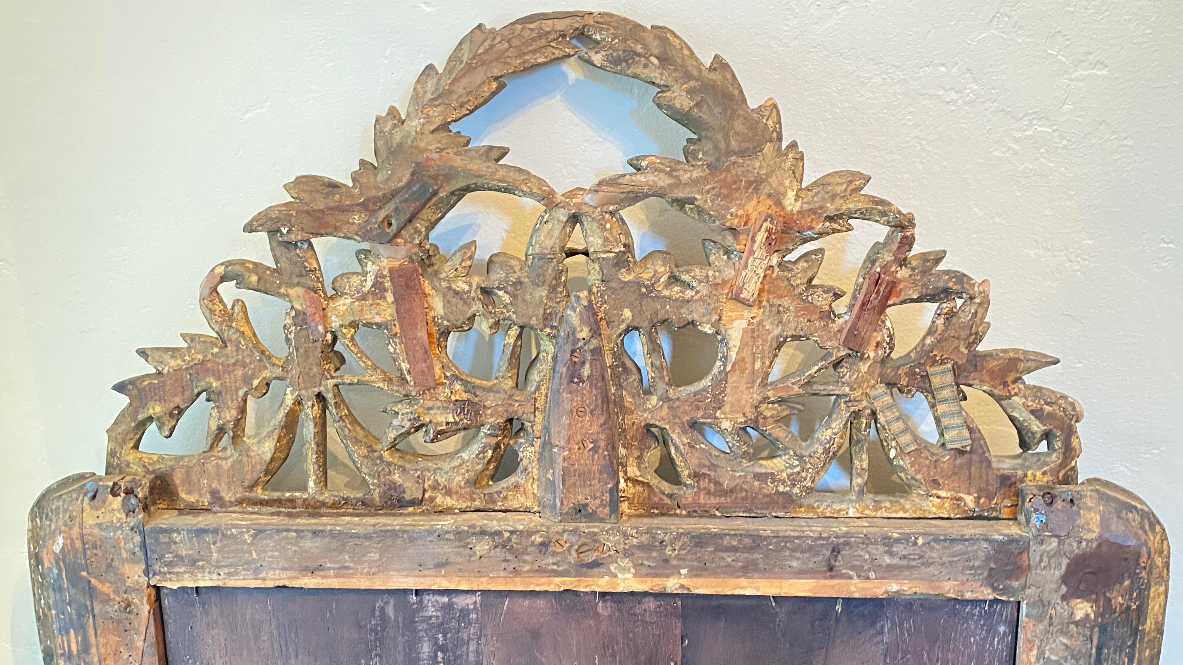 Early 18th Century French Carved and Gilded Baroque Mirror For Sale 4