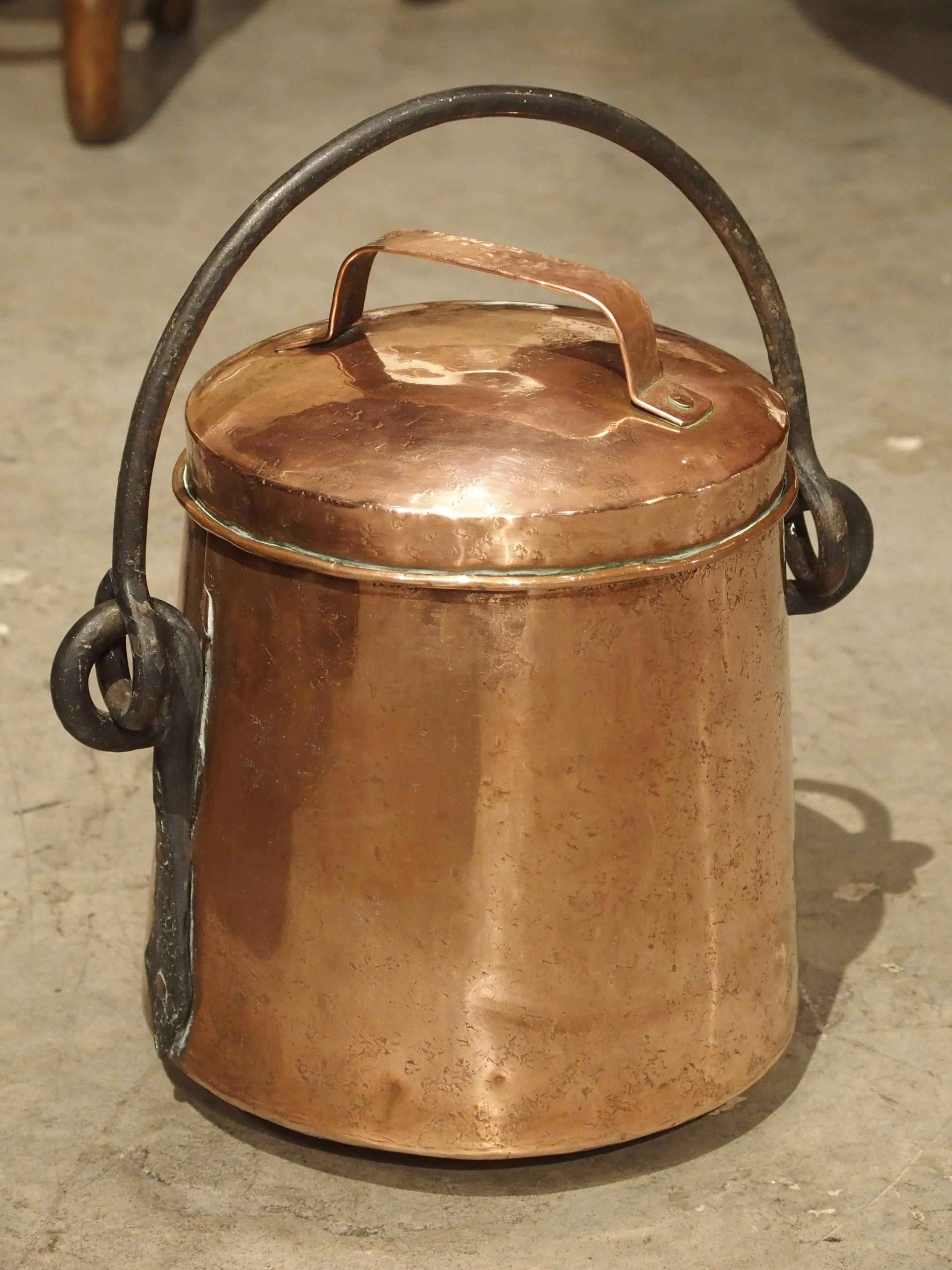 Chaudron en cuivre français du début du 18e siècle avec grande poignée en fer forgé 5