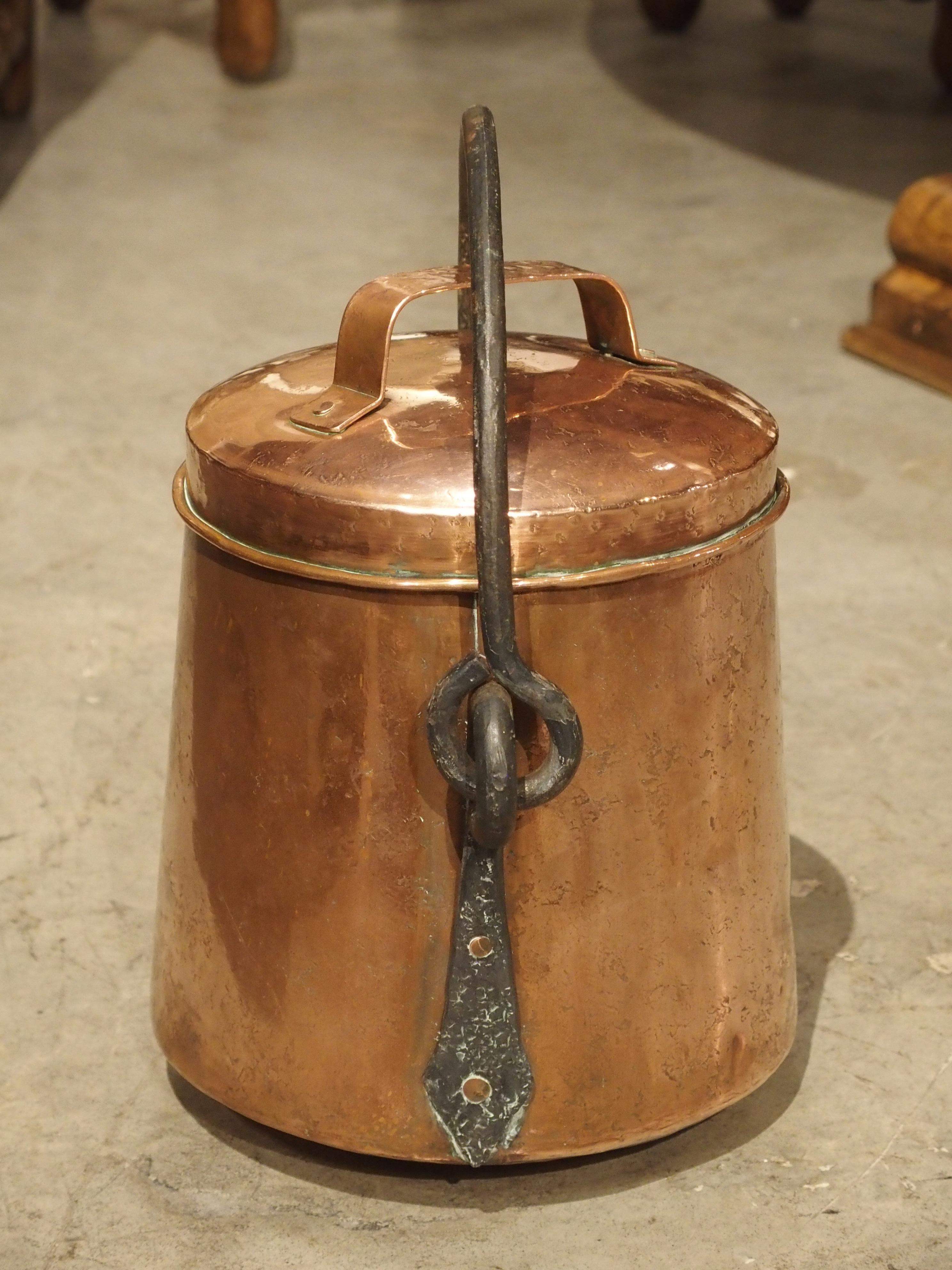 Chaudron en cuivre français du début du 18e siècle avec grande poignée en fer forgé 6