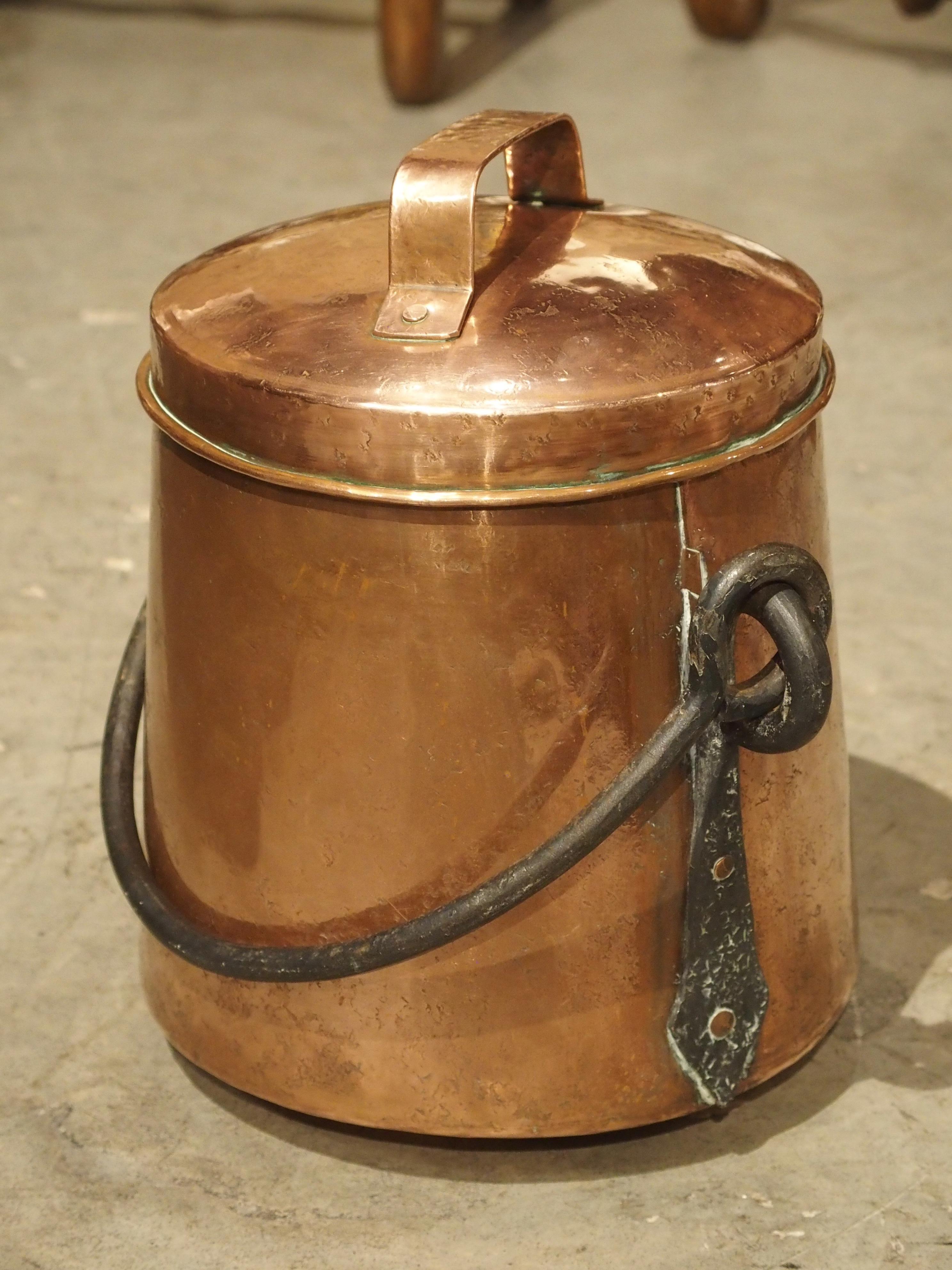 Chaudron en cuivre français du début du 18e siècle avec grande poignée en fer forgé 2